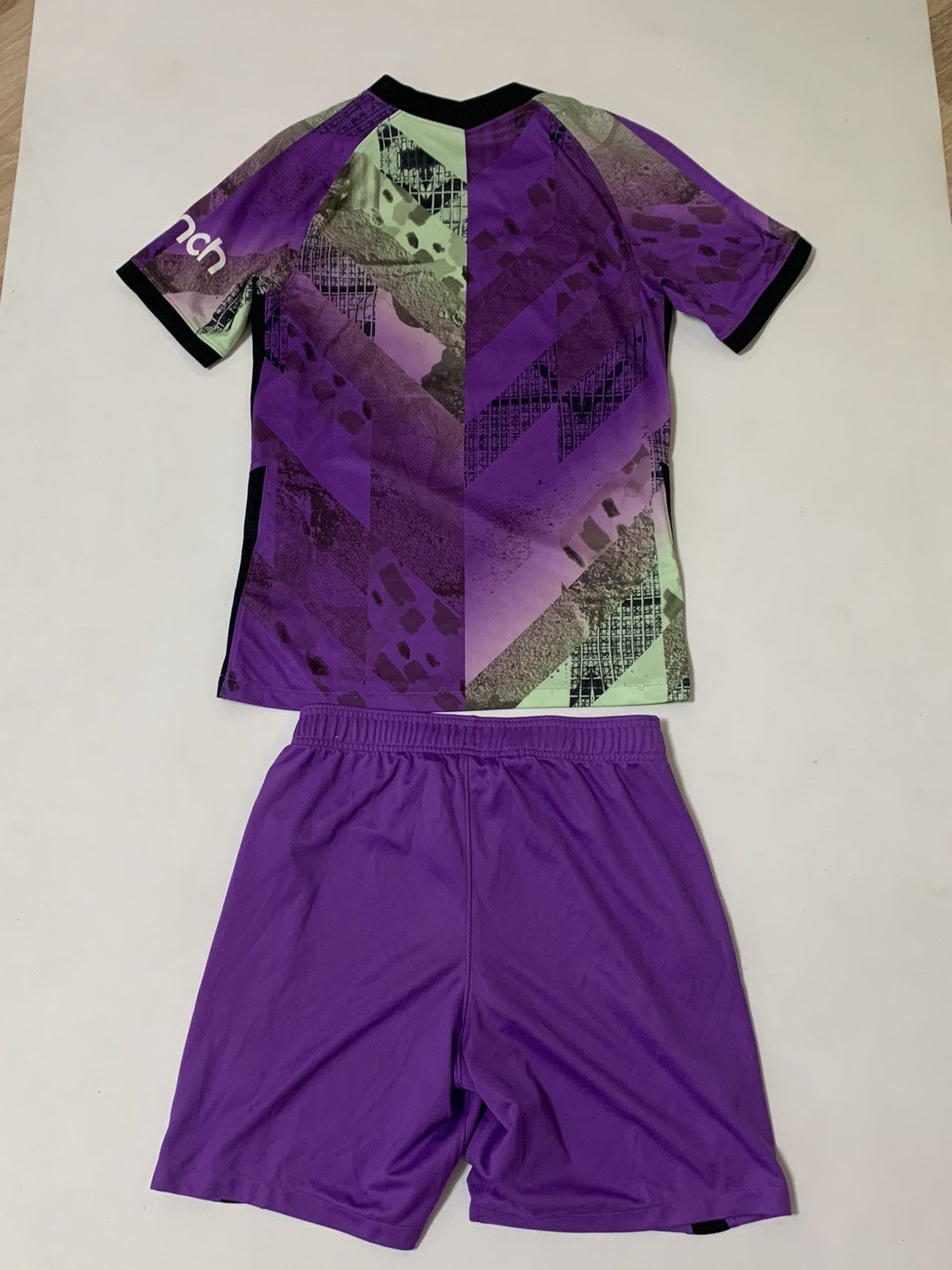 Nike Tottenham 2021/22 Medium Purple Third Shirt x Shorts Size US M / EU 48-50 / 2 - 8 Thumbnail