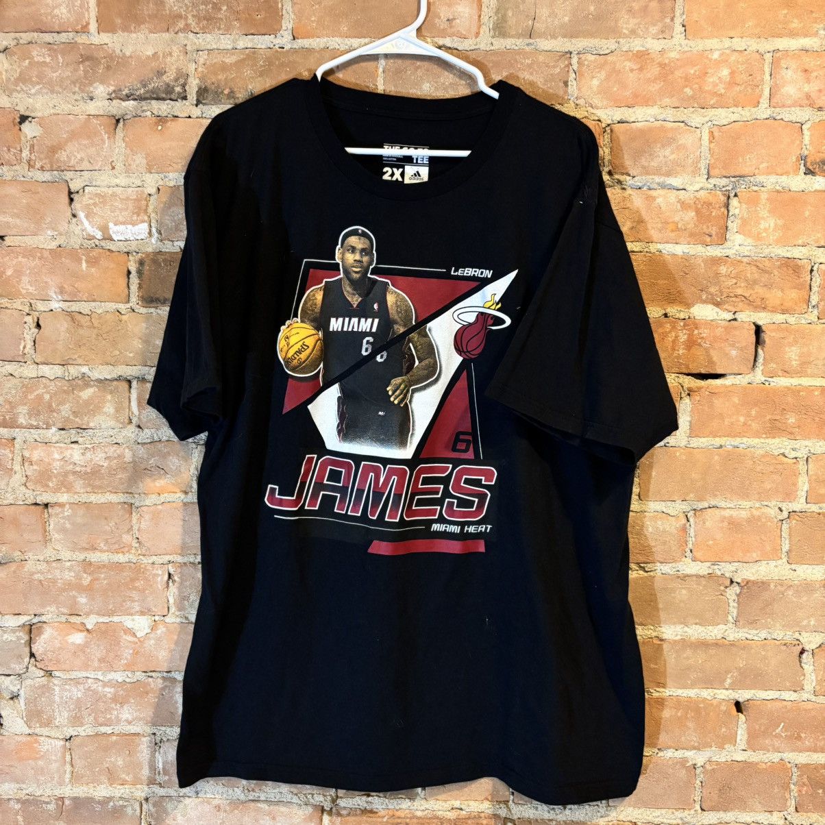 Adidas $75 2010 LeBron James Miami Heat Adidas Big Print Tshirt Size US XXL / EU 58 / 5 - 1 Thumbnail