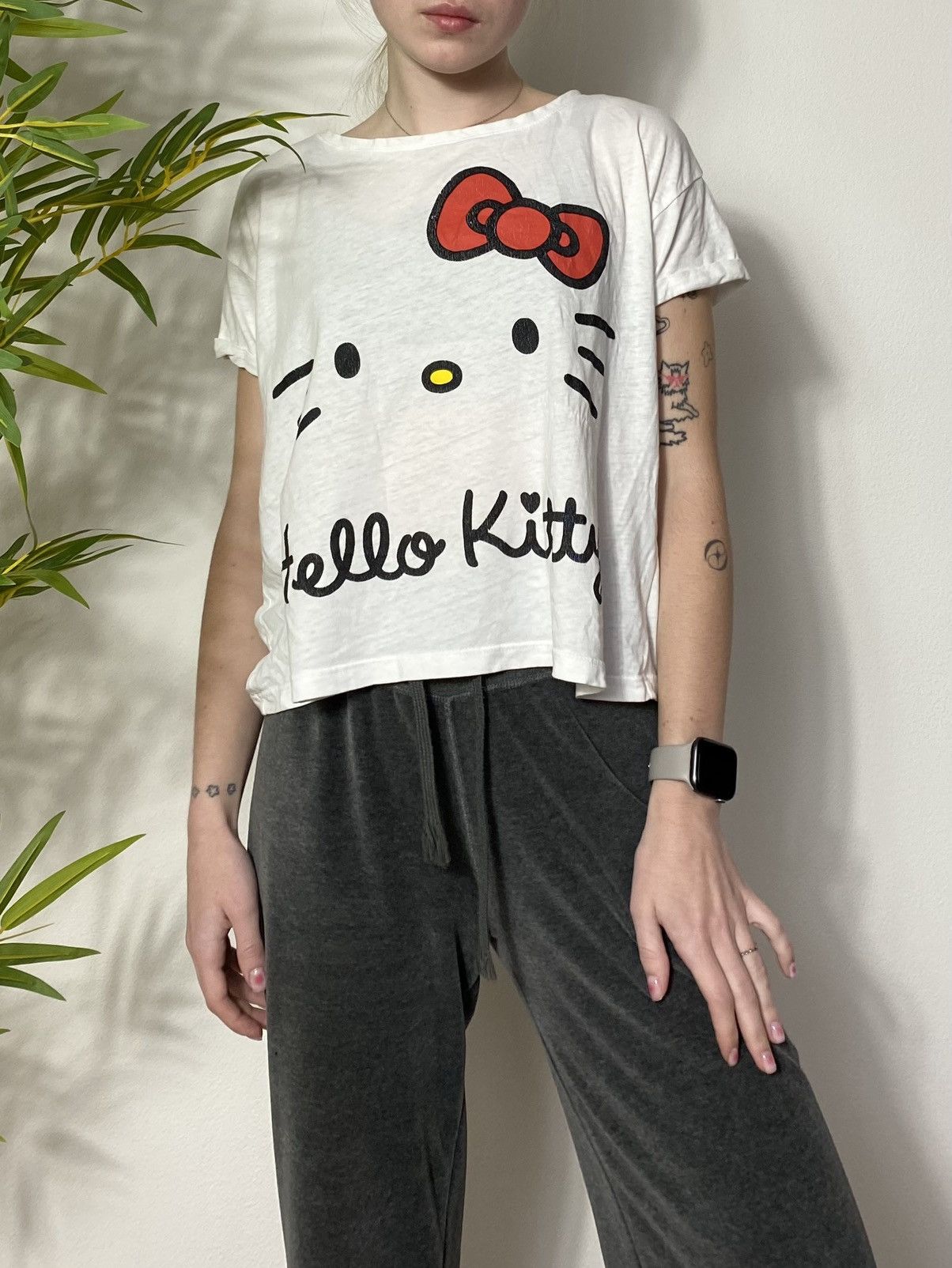Cartoon Network CUTE HELLO KITTY BIG FACE ANG LOGO TEE Size M / US 6-8 / IT 42-44 - 2 Thumbnail