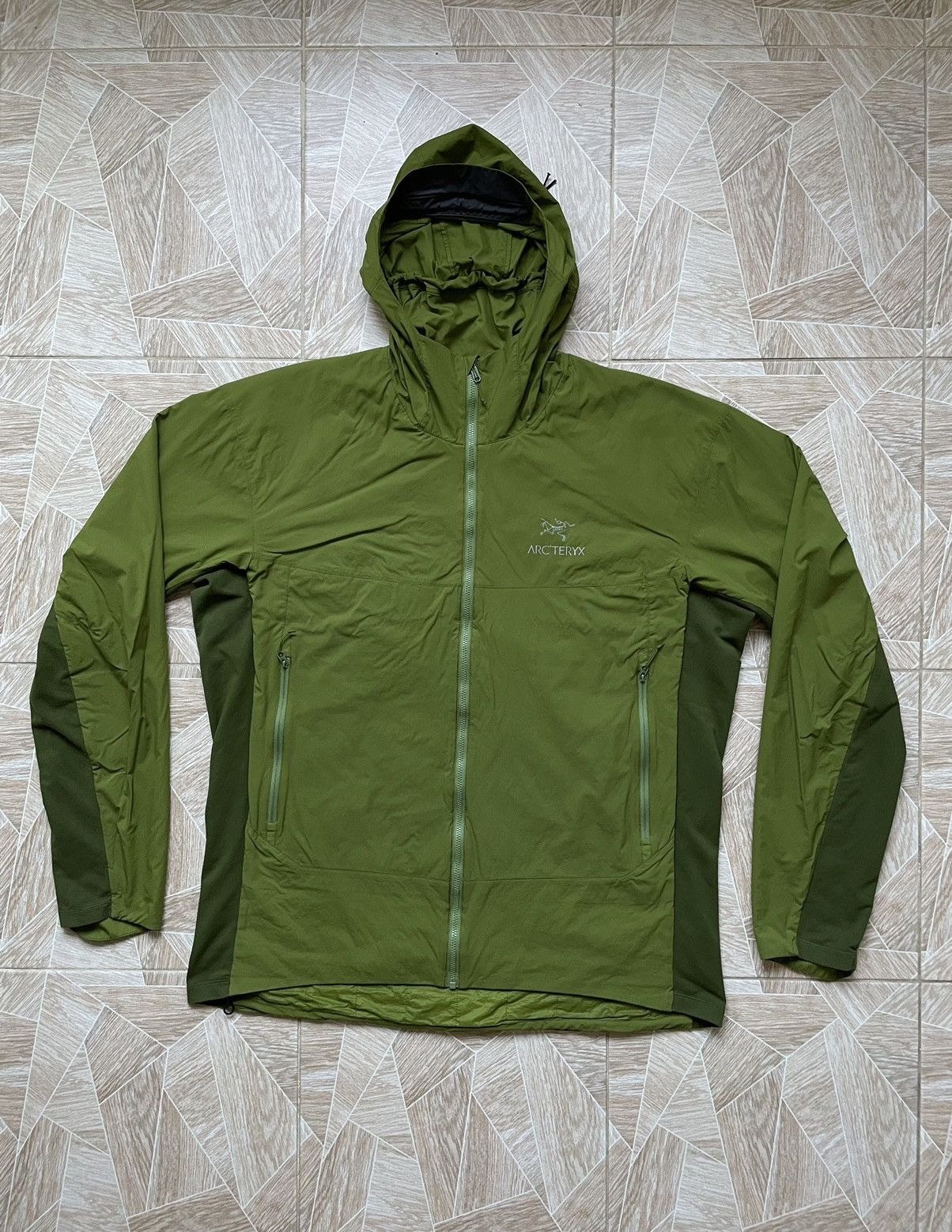 image of Arcteryx x Outdoor Life Vintage Outdoor Arc’Teryx Atom Sl Hoody Nylon Jacket in Green (Size XL)