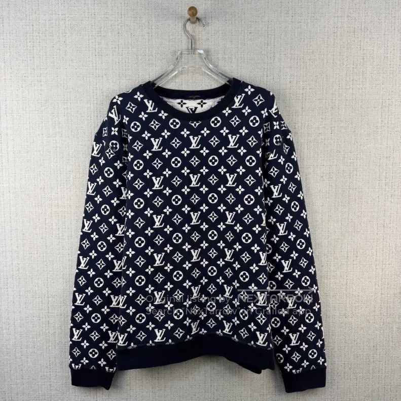 Louis Vuitton Louis Vuitton size 4l Round neck sweatshirt with full print Size US M / EU 48-50 / 2 - 1 Thumbnail
