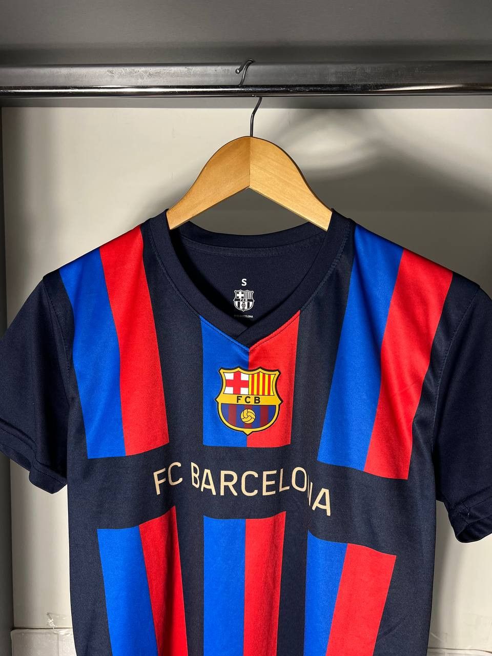 Vintage VERY RARE FC BARCELONA SPAIN SOCCER JERSRY RETRO Y2K 90s Size US S / EU 44-46 / 1 - 5 Thumbnail