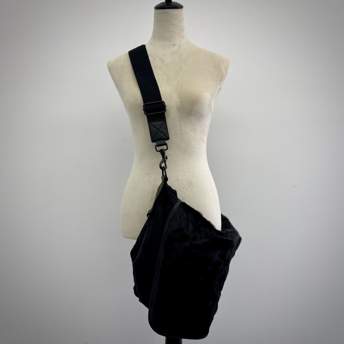 Yohji Yamamoto Y’s Mandarina by Yohji Yamamoto Pony Hair Messenger Bag Size ONE SIZE - 2 Thumbnail