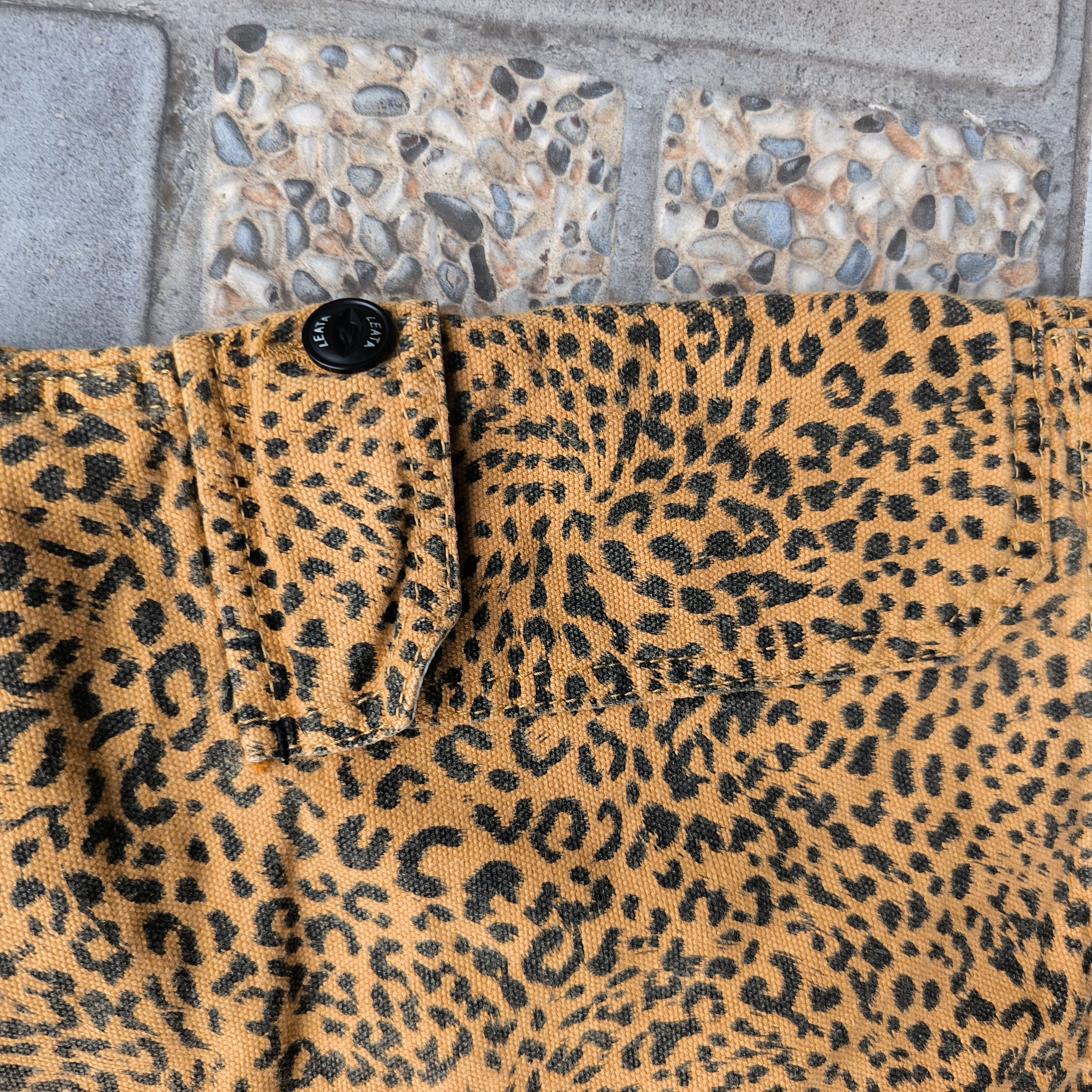 Japanese Brand Vintage Leata Leopard Cargo Shorts Size US 30 / EU 46 - 2 Thumbnail
