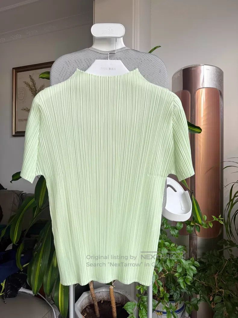 Issey Miyake Issey Miyake Light Green Pleated Short Sleeve T-Shirt Size L / US 10 / IT 46 - 1 Thumbnail