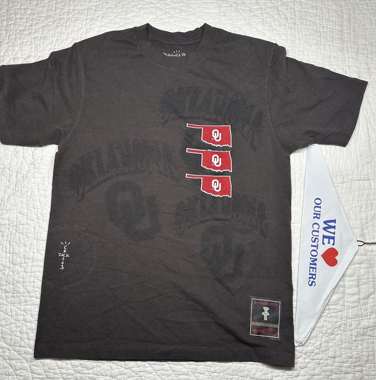 Mitchell & Ness × Travis Scott TRAVIS SCOTT OKLAHOMA COLLAB TEE/ MITCHELL AND NESS M RARE Size US M / EU 48-50 / 2 - 1 Thumbnail