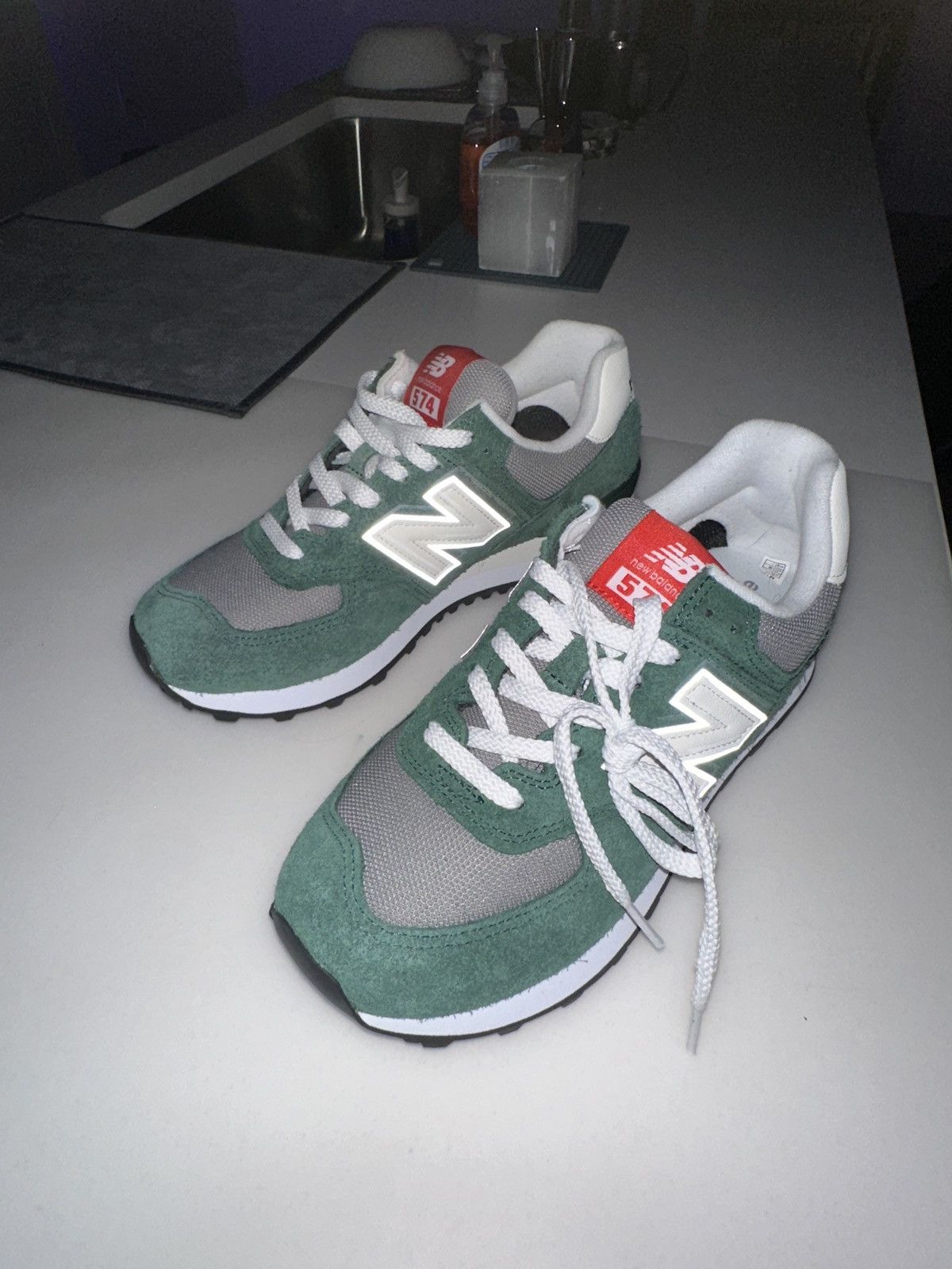New Balance Forest Green New Balance 574 Size US 8 / EU 41 - 1 Thumbnail