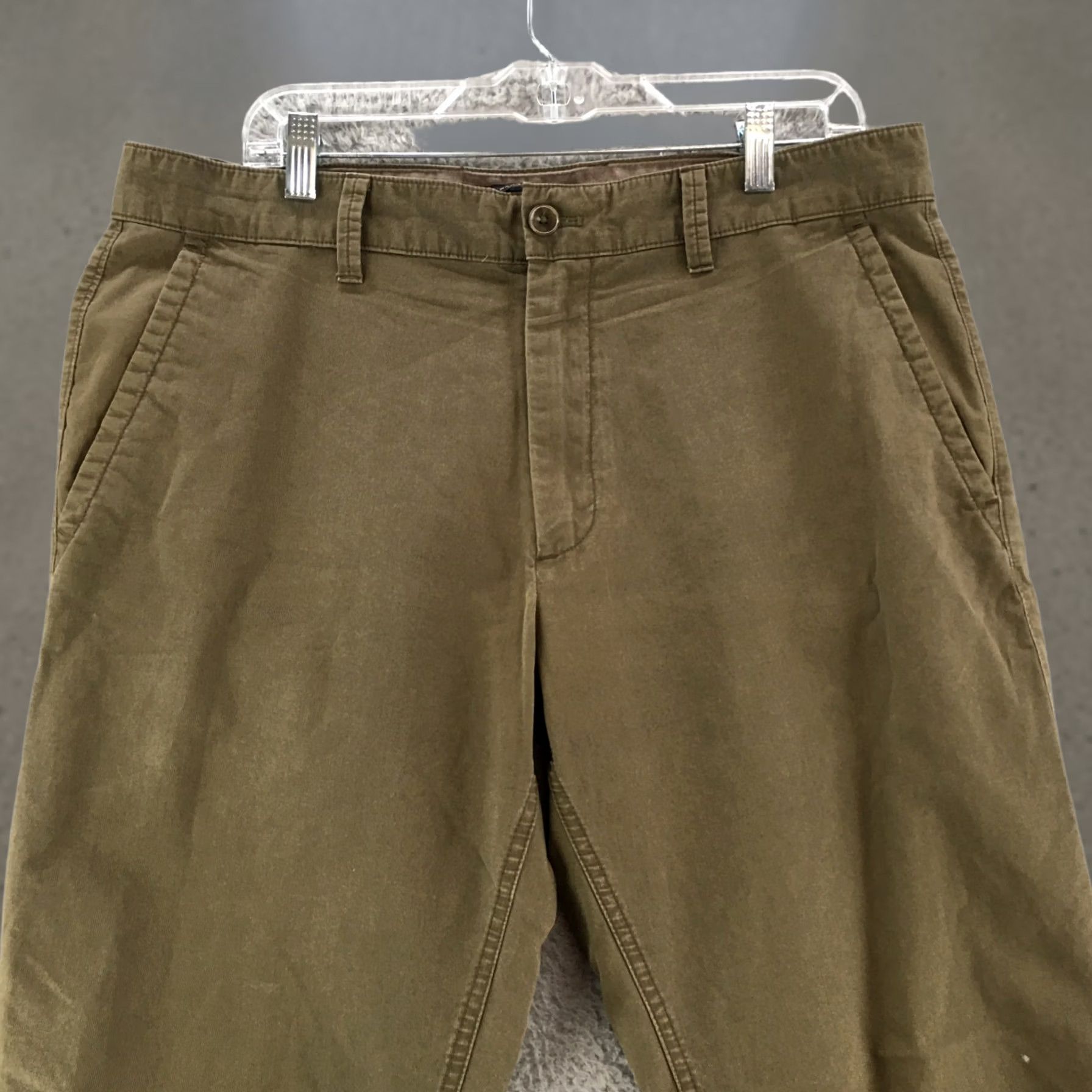 Banana Republic Banana Republic Straight Fit Pants Mens 36/30 Green Mid Rise Zip Fly Casual Pants Mens Green Straight Fit Slant Pockets 36/30 Regular Rise Size US 36 / EU 52 - 1 Thumbnail