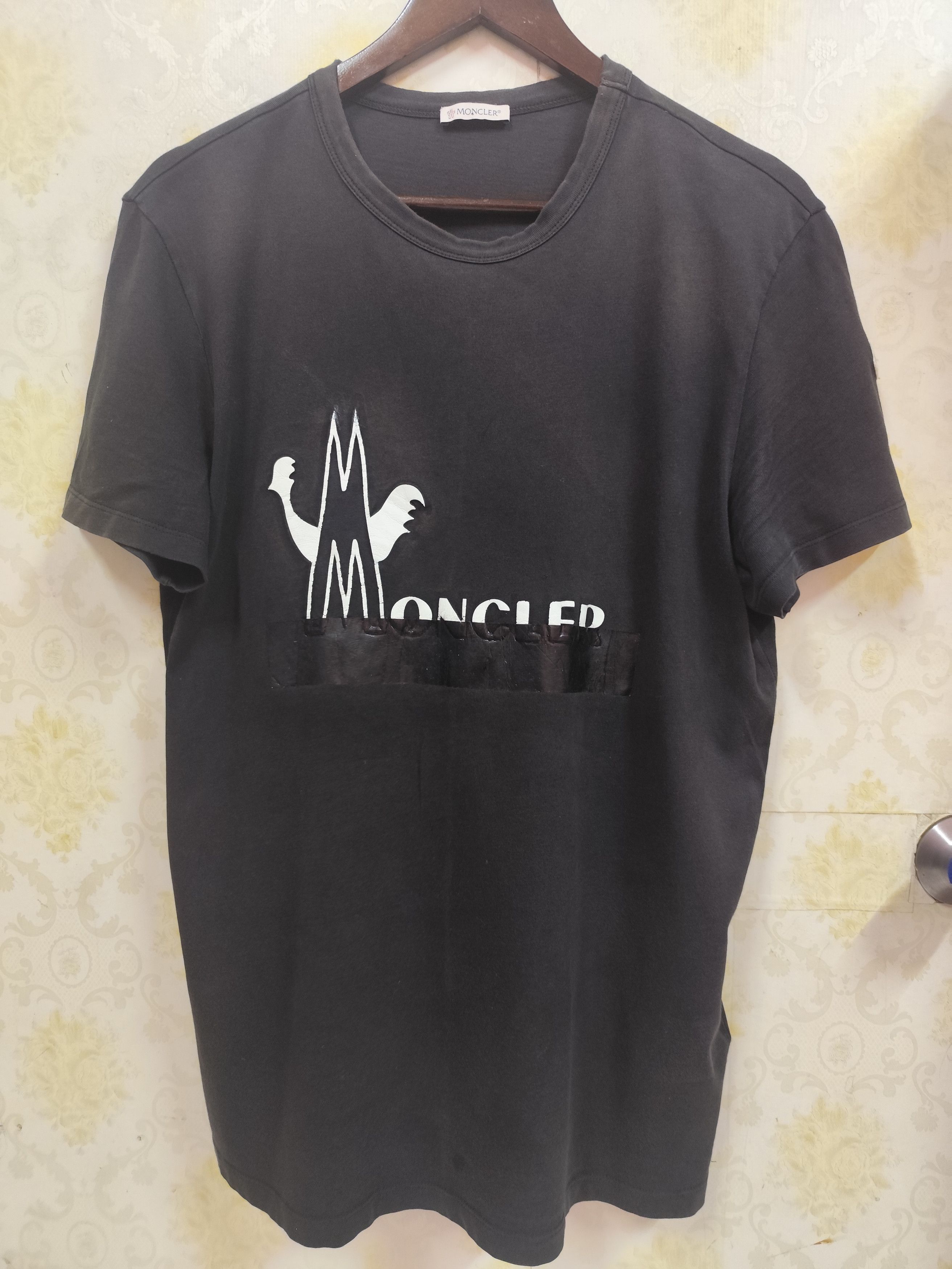 Moncler MONCLER MEN TOP T SHIRT WITH PATCH Size US L / EU 52-54 / 3 - 1 Thumbnail