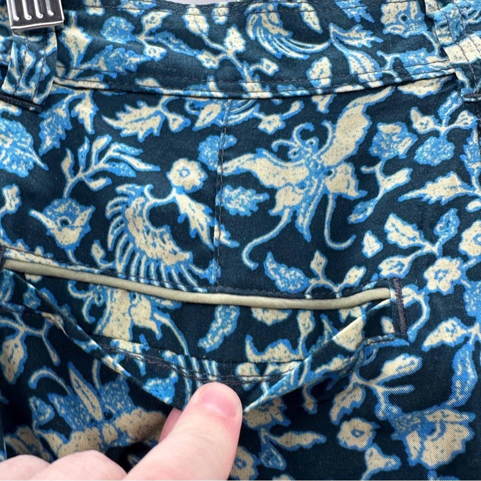 Free People Free People Blue & Cream Floral Cropped Mid Rise Pants Sz 0 Size 25" / US 0 / IT 36 - 6 Thumbnail