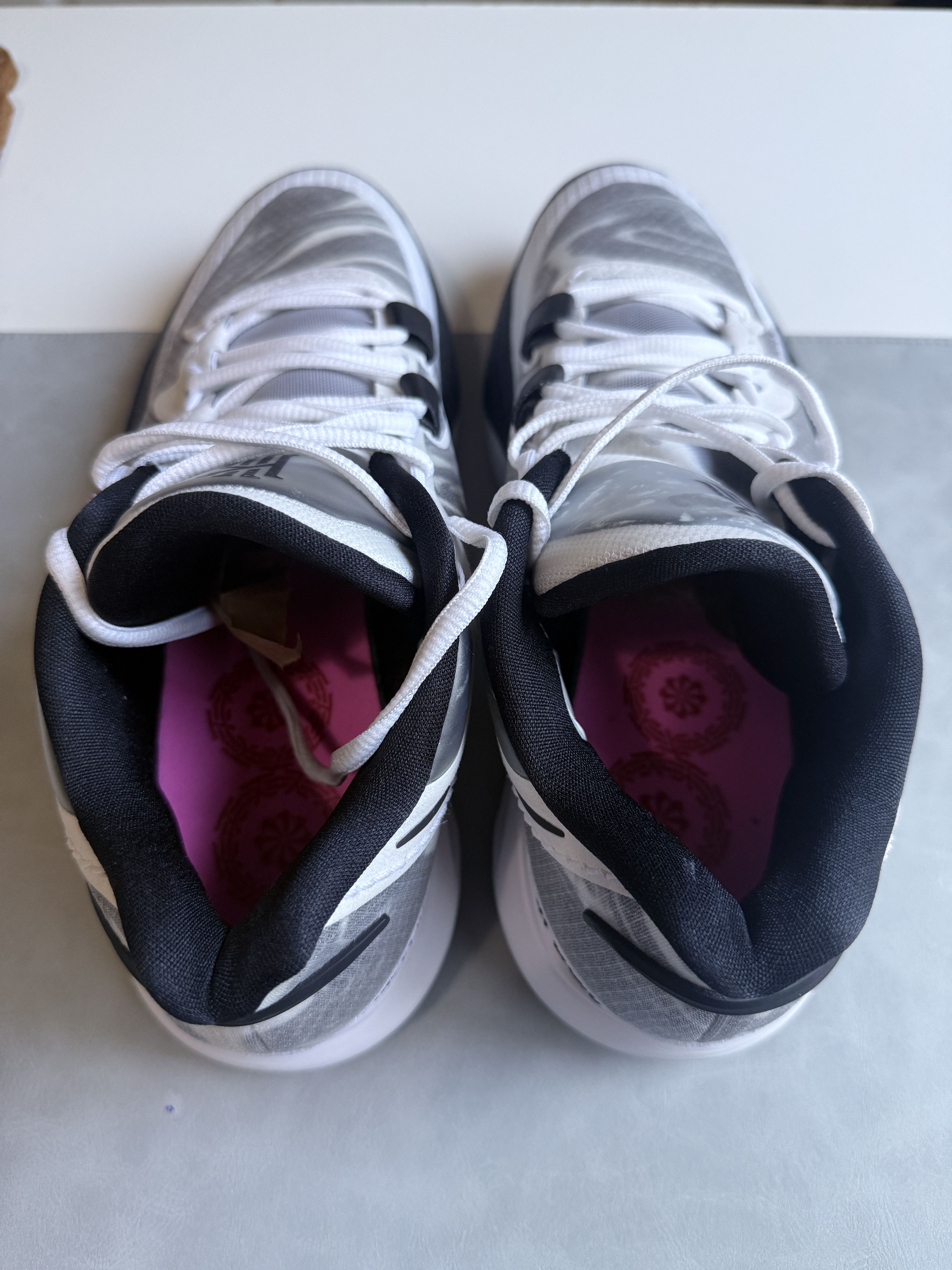 Nike NEW Kyrie 8 Basketball Shoes Size US 12 / EU 45 - 8 Thumbnail