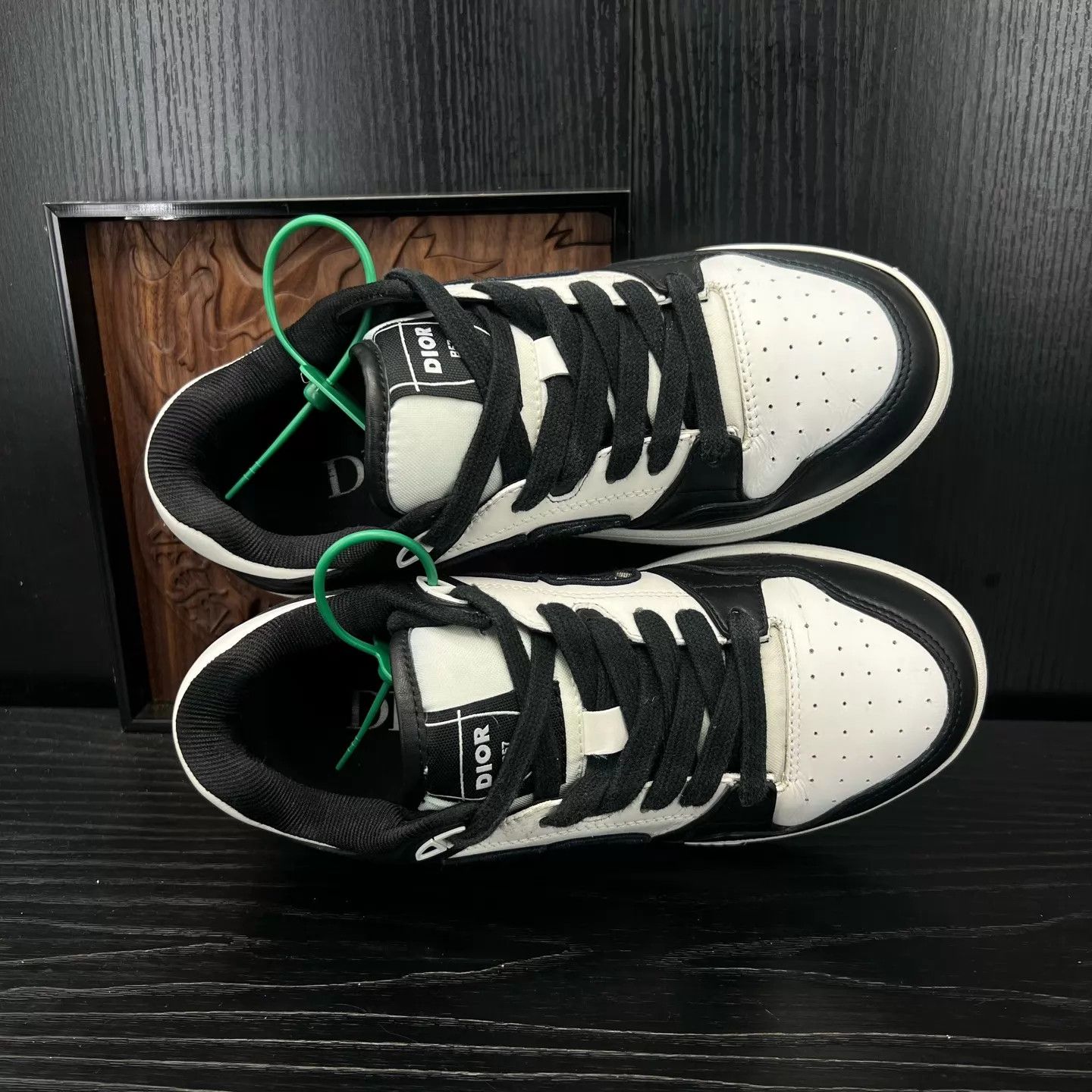 Dior Dior B57 Black & White 37 (Mint, Original Box) Size US 6.5 / IT 36.5 - 6 Thumbnail