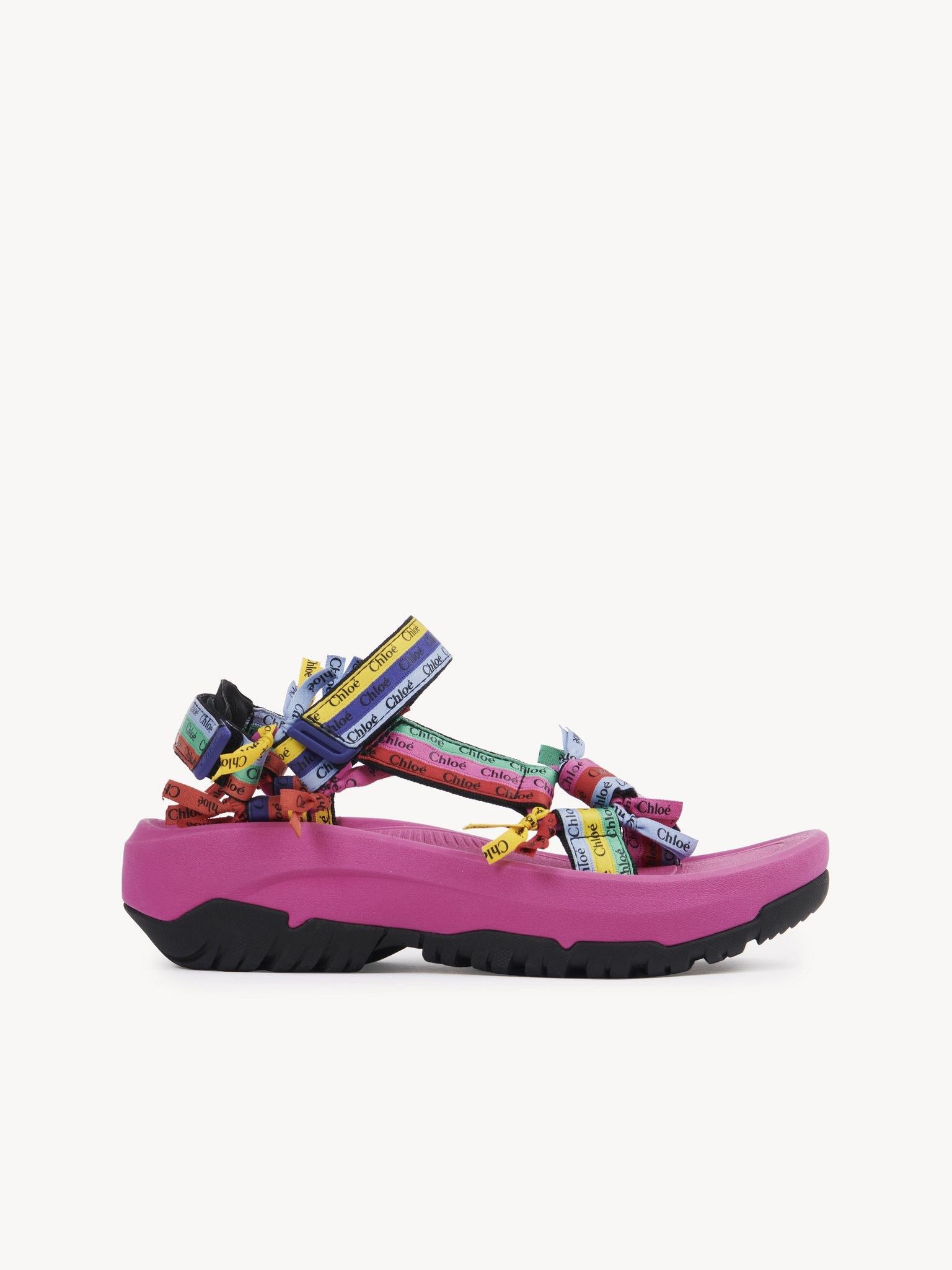 oc11z0525 Ampsole Flat Sandals in Multicolor
