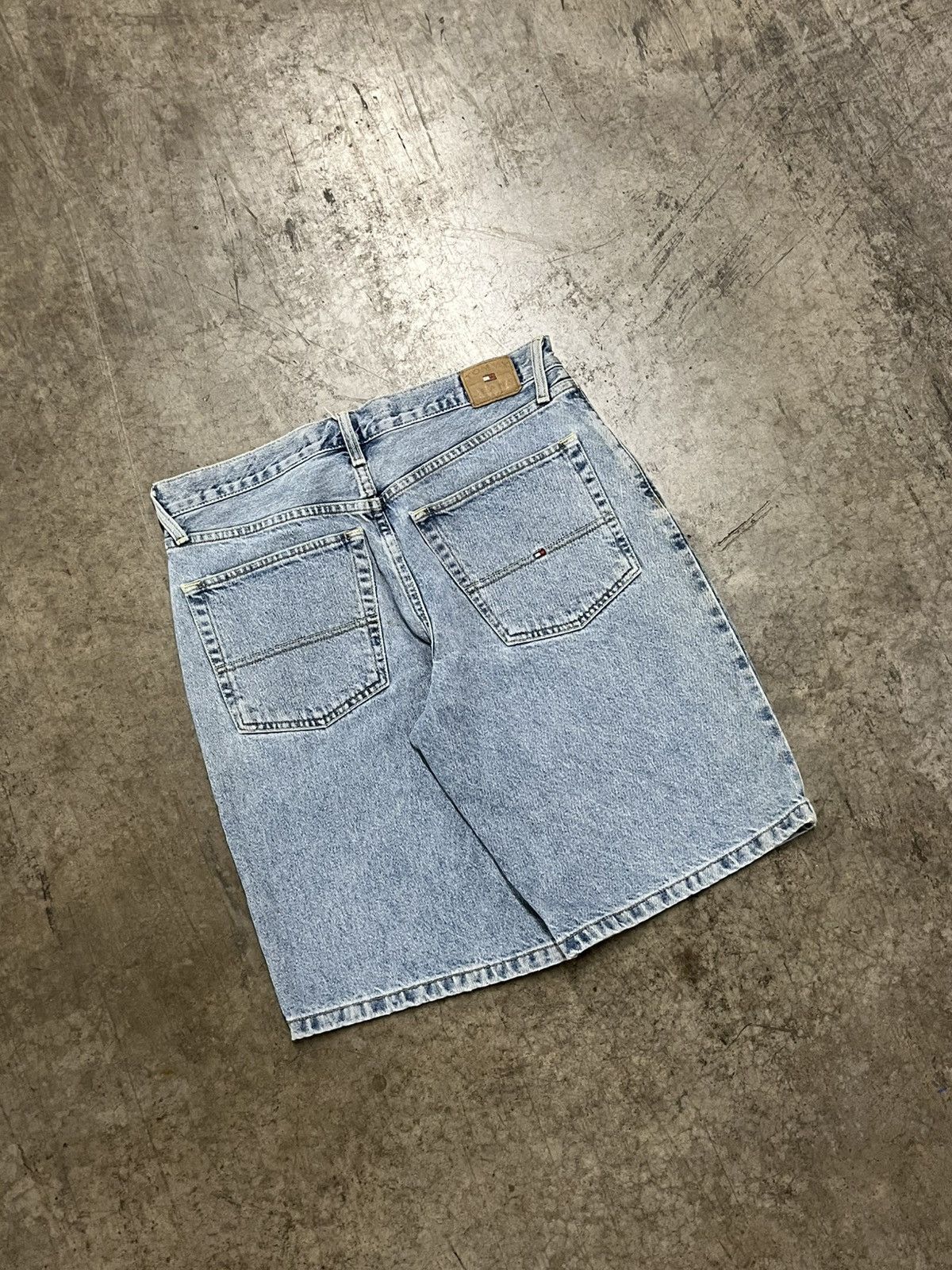 Tommy Hilfiger × Vintage Tommy Hilfiger y2k baggy jorts skater streetwear hype rare Size US 32 / EU 48 - 2 Thumbnail