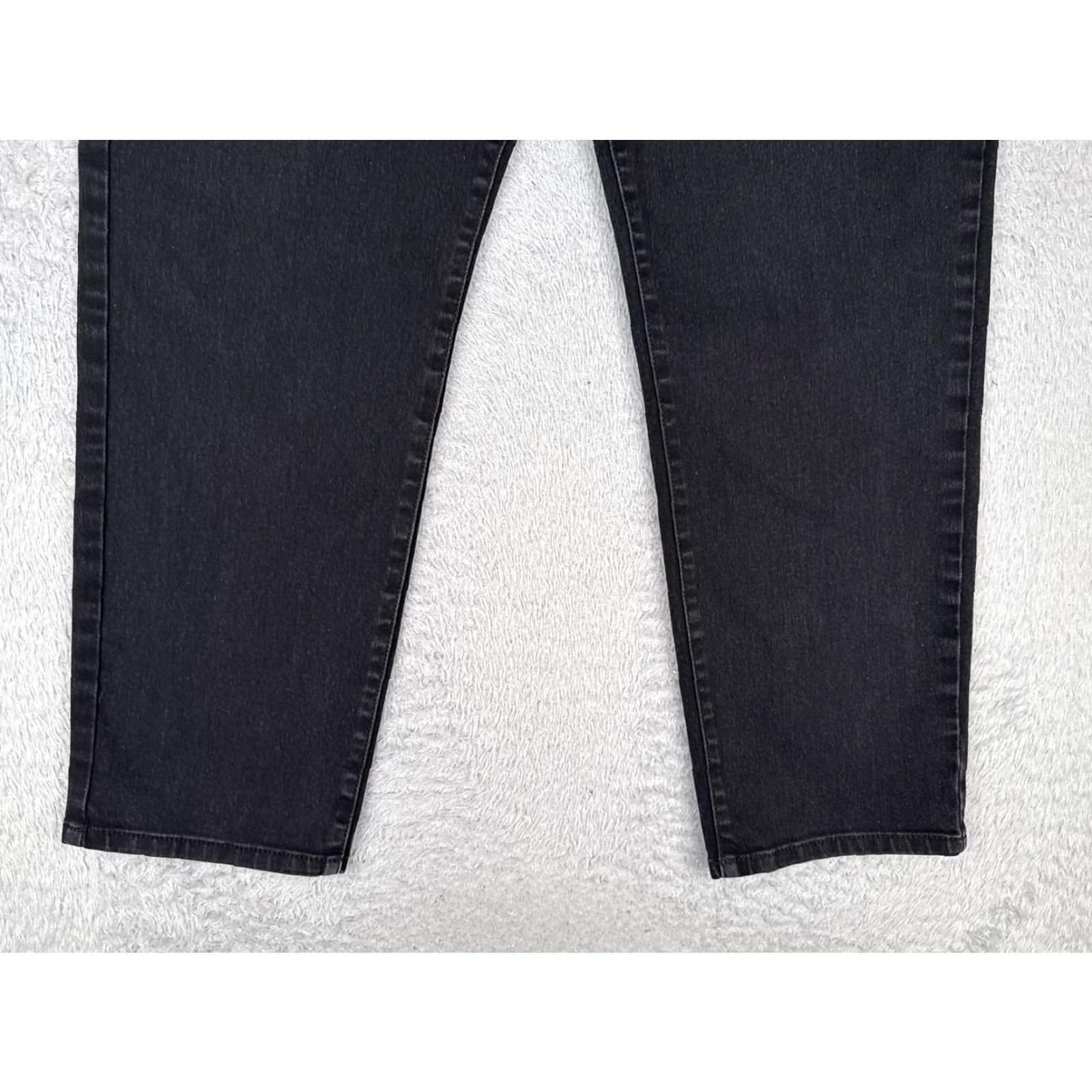 Vintage Bandolino Jeans Women 31x30 Black Denim Straight Leg Washed Zip Fly 5 Pocket Size 24" / US 00 / IT 34 - 2 Thumbnail