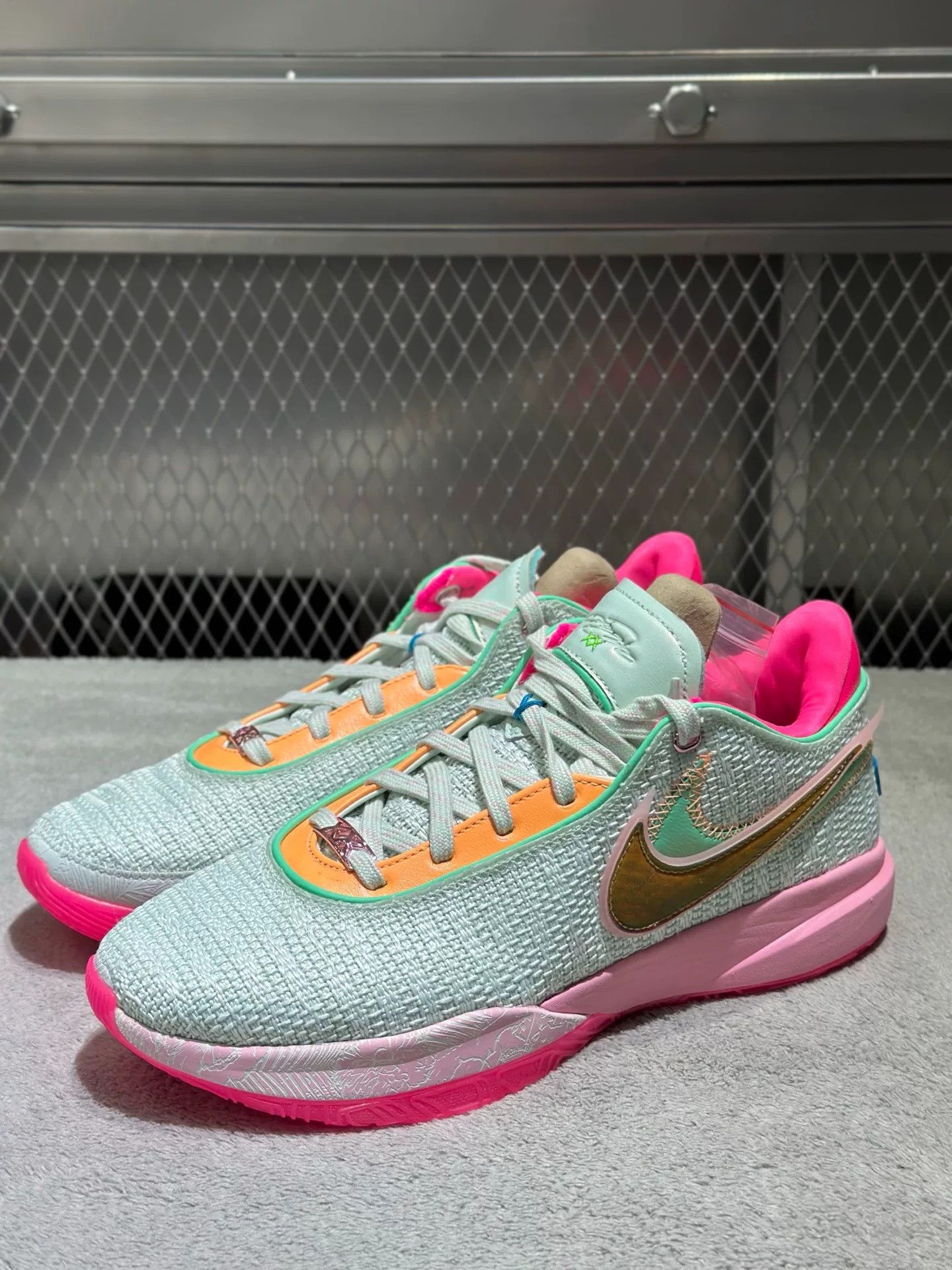 Nike Nike LEBRON 20 Pink Lowtop Sneakers 44.5 Men Size US 11 / EU 44 - 1 Thumbnail