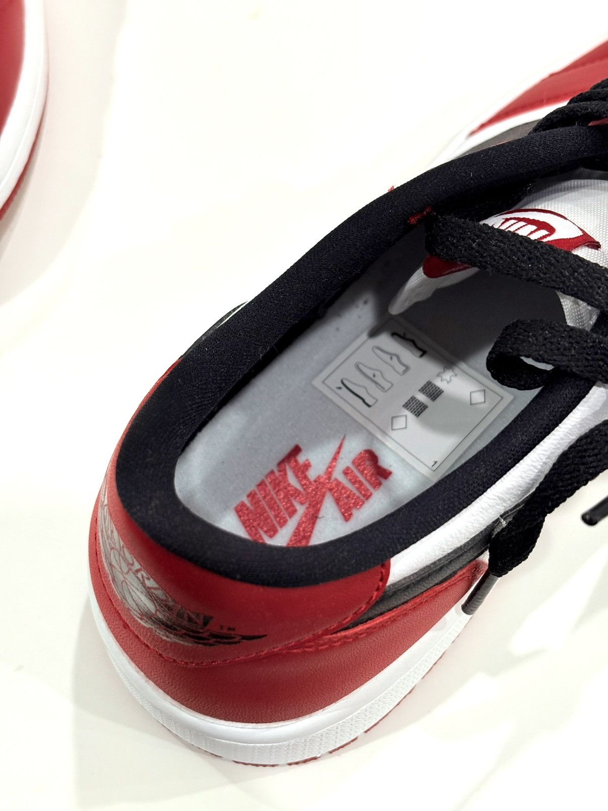 Jordan Brand Jordan 1 Chicago OG Low 2016 Size US 10.5 / EU 43-44 - 18 Thumbnail