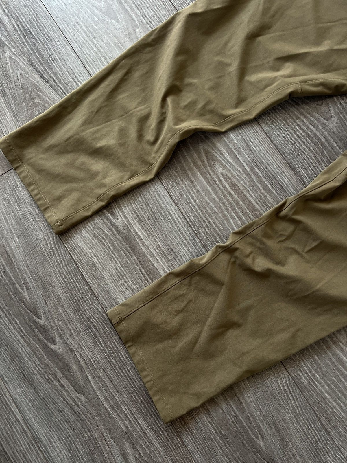 Lululemon Rare Lululemon Logo Straight Pro Reflective Selvage Pants Size US 38 / EU 54 - 24 Thumbnail