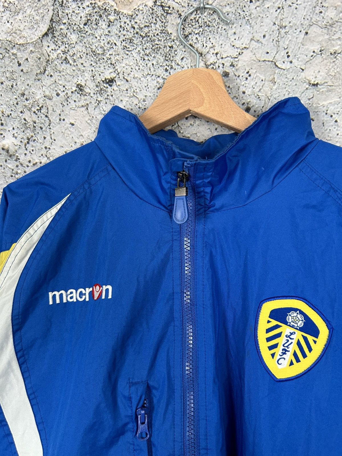 Macron Vintage Leeds United Soccer Light Nylon Jacket Football Size US L / EU 52-54 / 3 - 3 Thumbnail