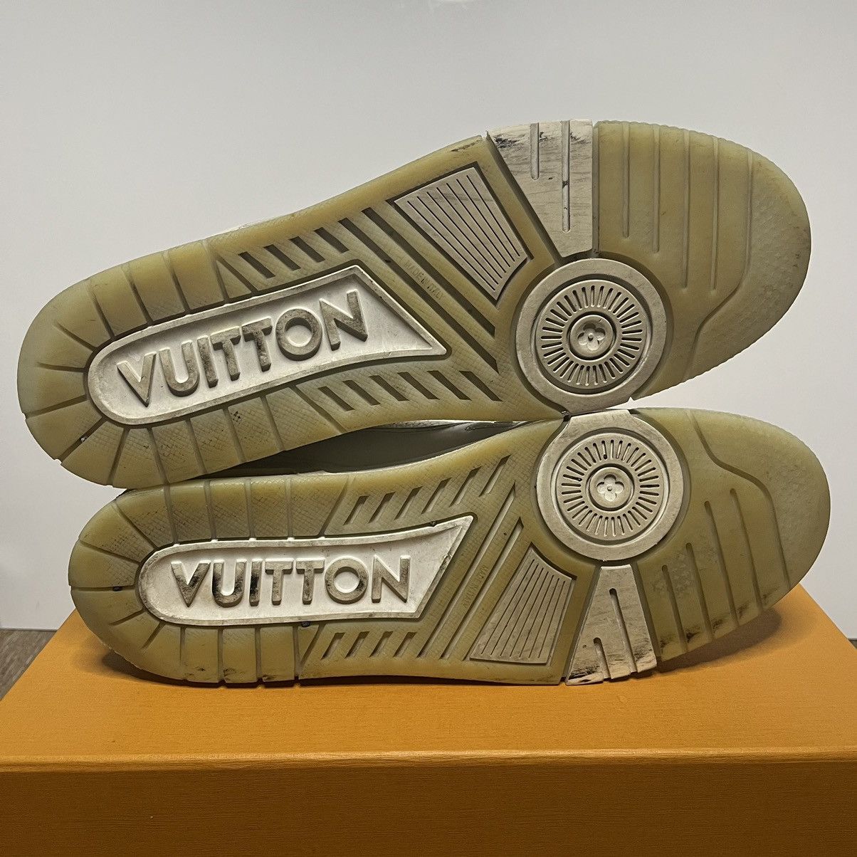 Louis Vuitton white LV trainers Size US 11 / EU 44 - 6 Thumbnail