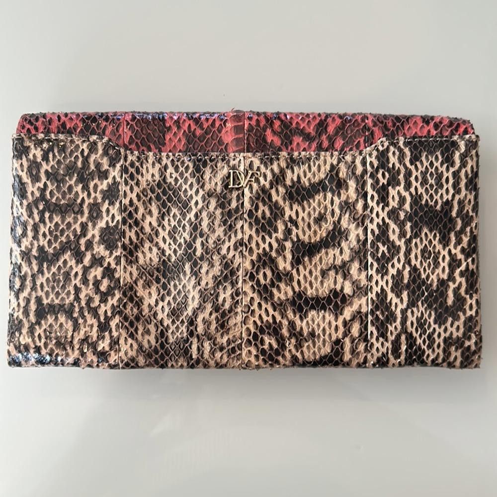 Diane von Furstenberg Diane von Furstenberg DVF Snakeskin Envelope Clutch Coral Size ONE SIZE - 2 Thumbnail