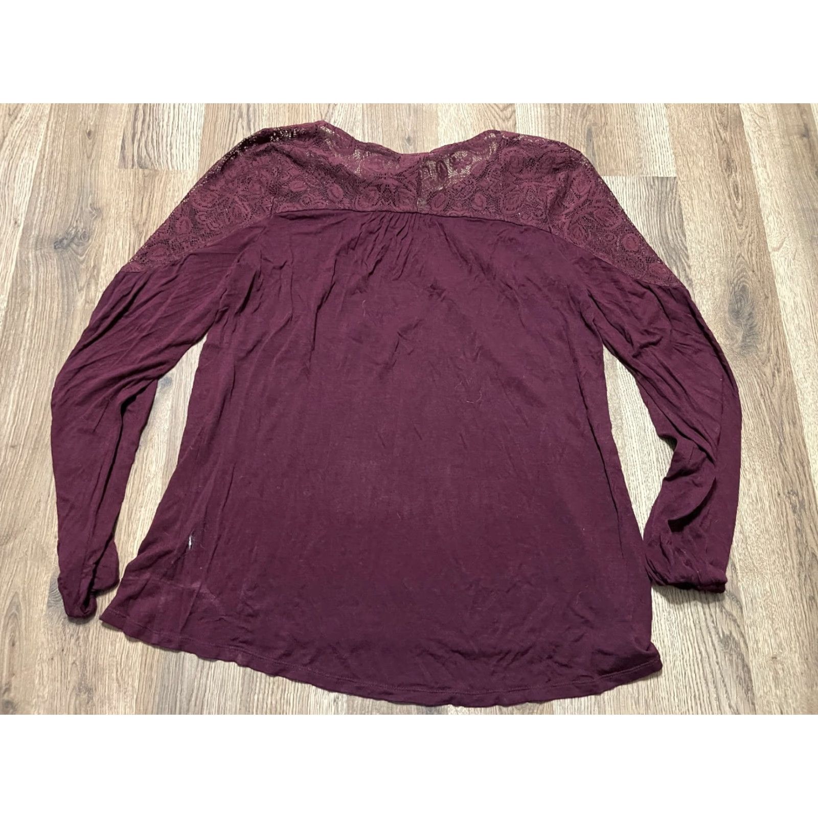 Vintage Maurices Shirt Women's Medium Burgundy Long Sleeve Lace V-neck T-Shirt Casual Fall Spring Summer Womens Size M / US 6-8 / IT 42-44 - 2 Thumbnail