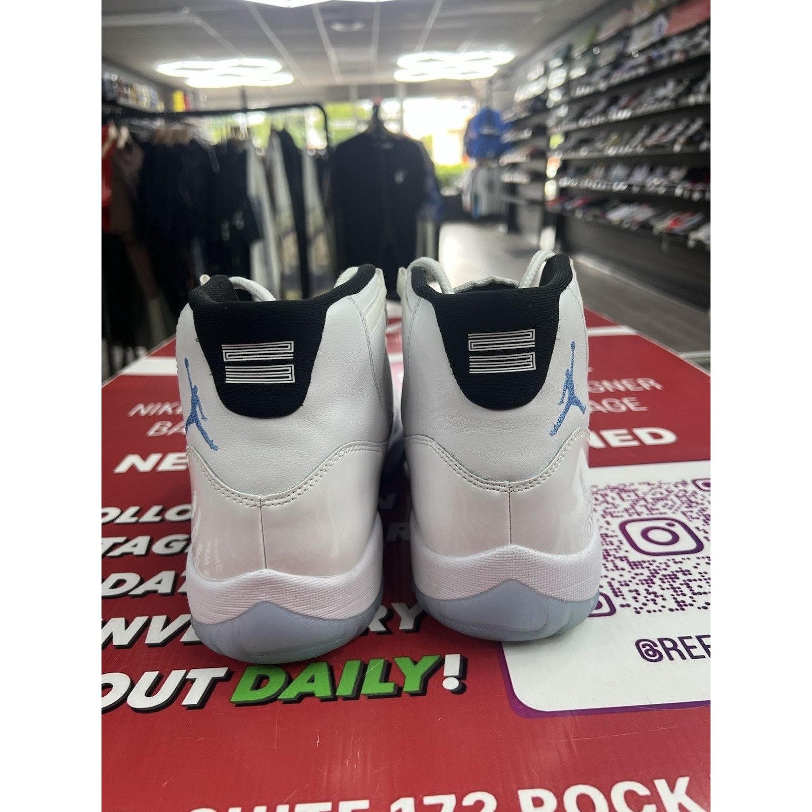 Jordan Brand Air Jordan 11 Retro Legend Blue Size 10.5 (CT8012-104) Size US 10.5 / EU 43-44 - 5 Thumbnail
