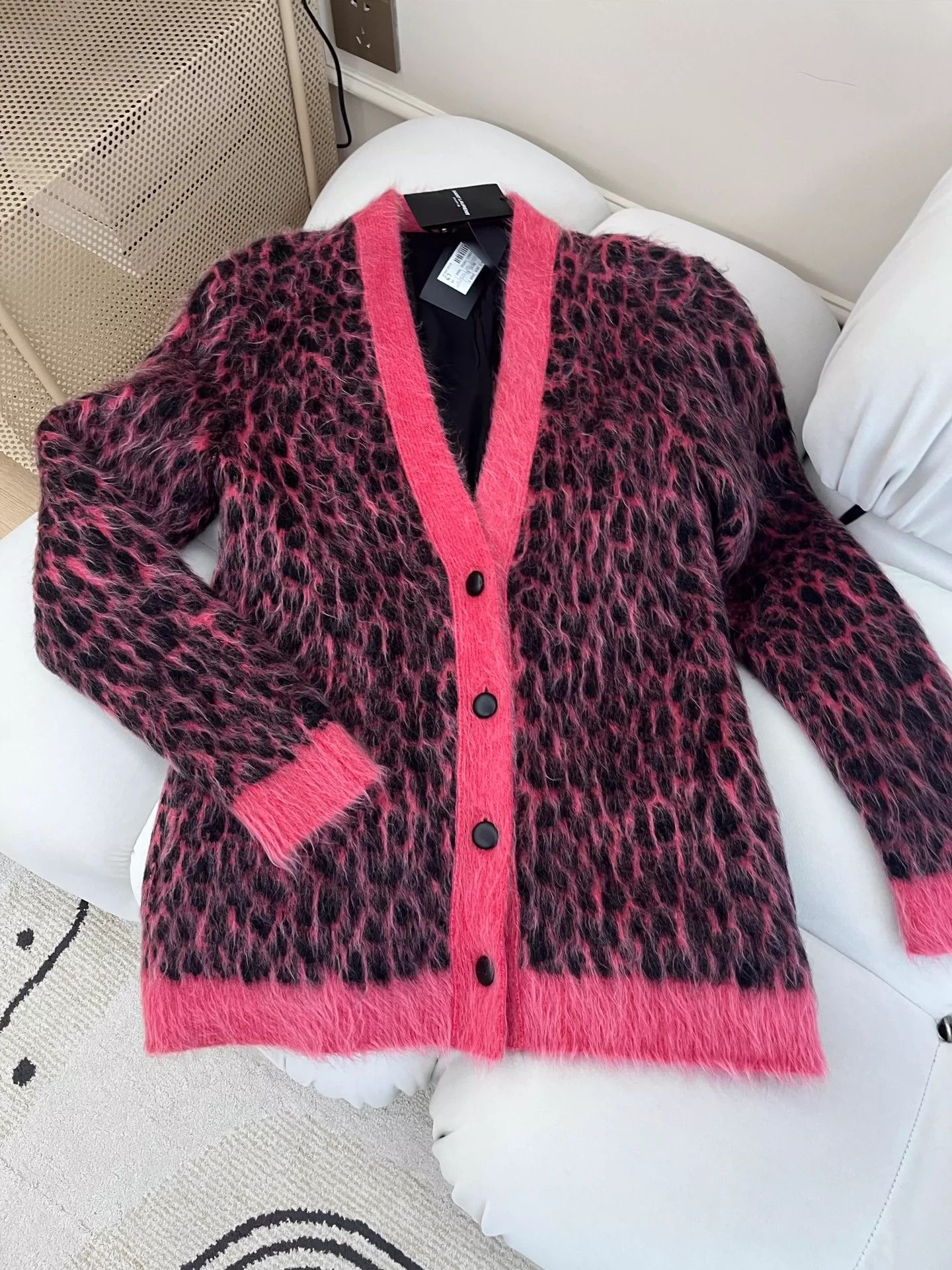 Saint Laurent Paris Saint Laurent Paris Leopard print sweater Size US XS / EU 42 / 0 - 1 Thumbnail
