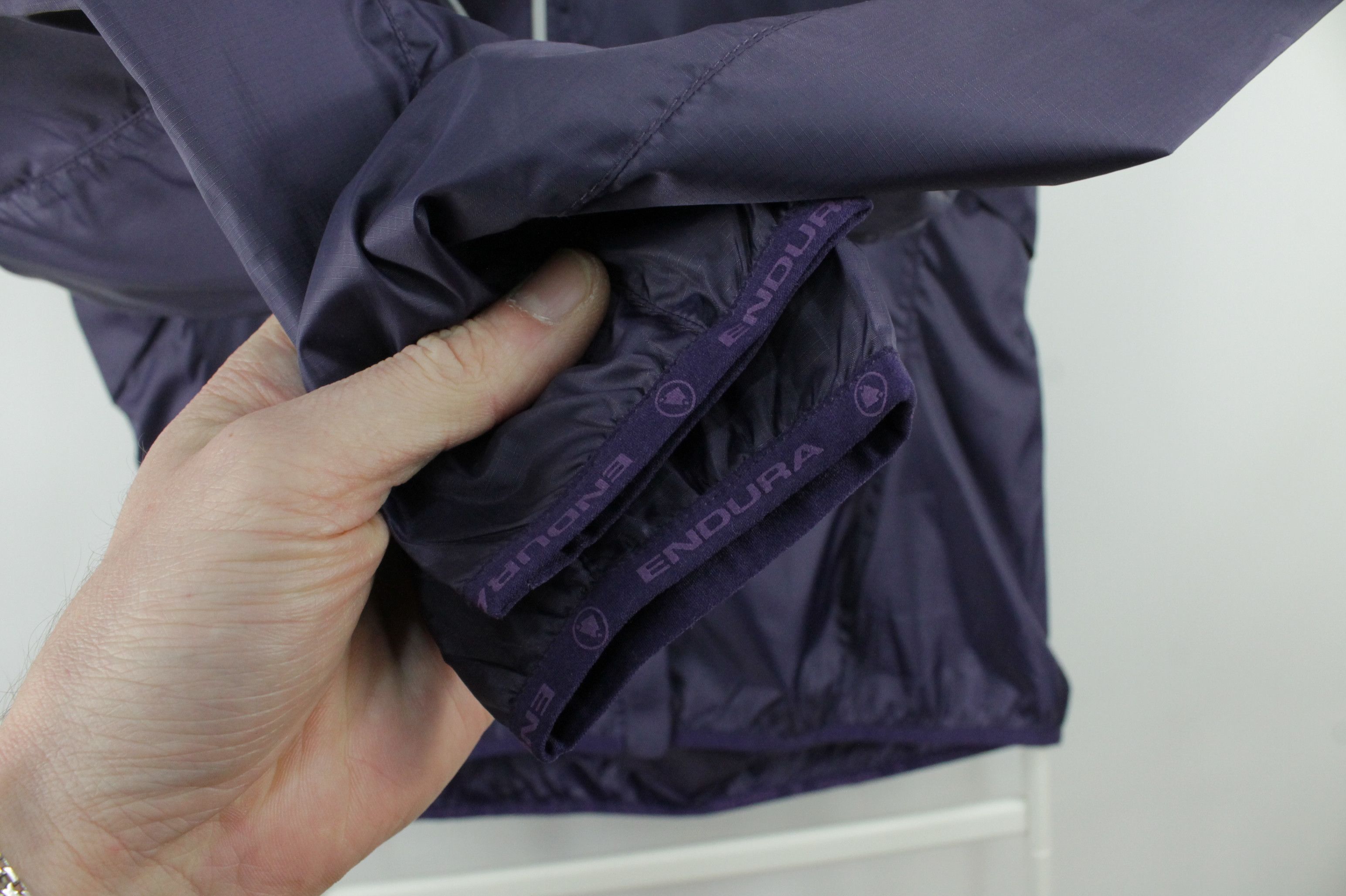 Other Endura Pakajak Womens Cycling Jacket Purple E9056 Size L / US 10 / IT 46 - 4 Thumbnail