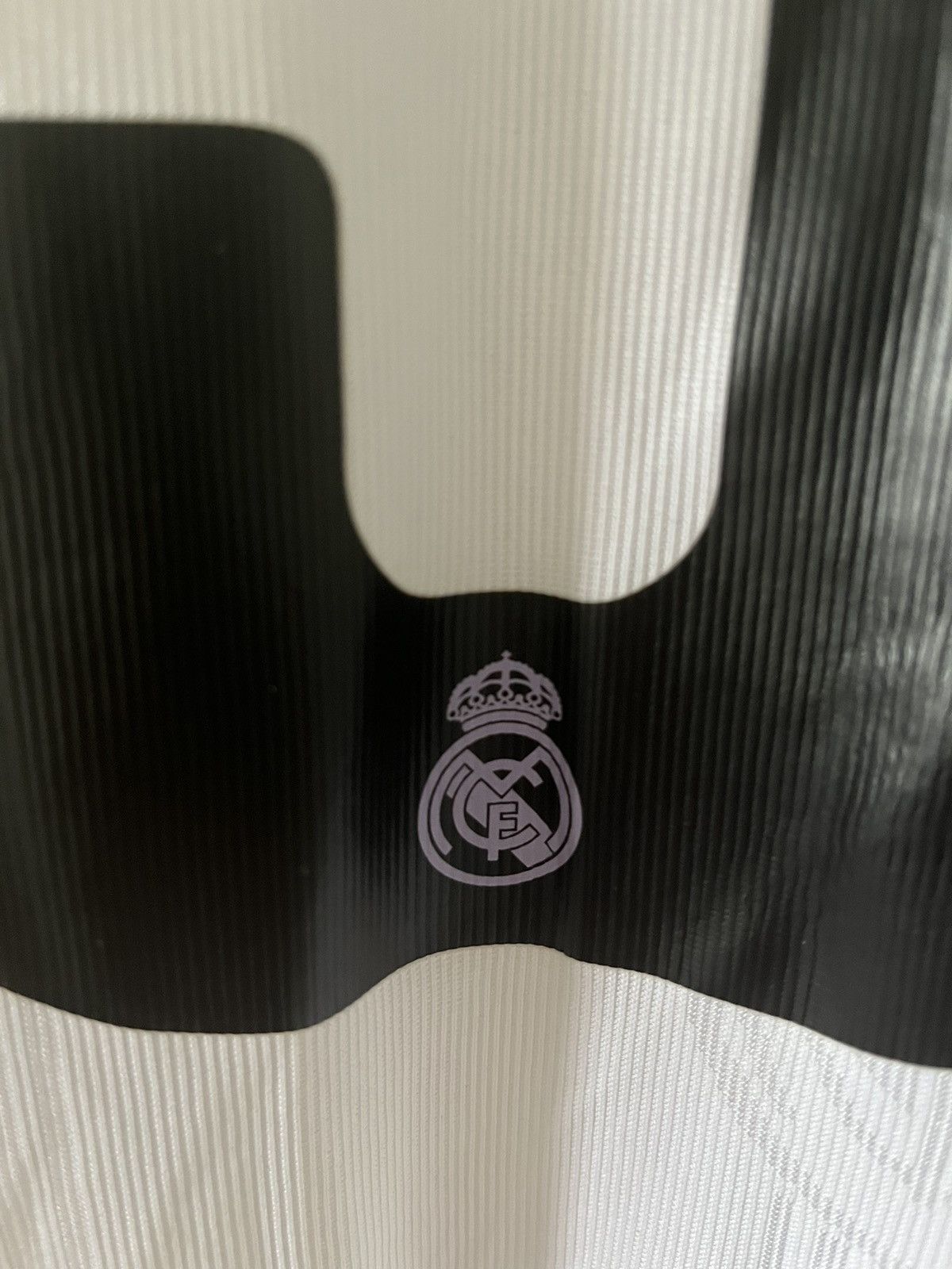 Real Madrid adidas 2022/2023 domowa Benzema Authentic — zdjęcie 3