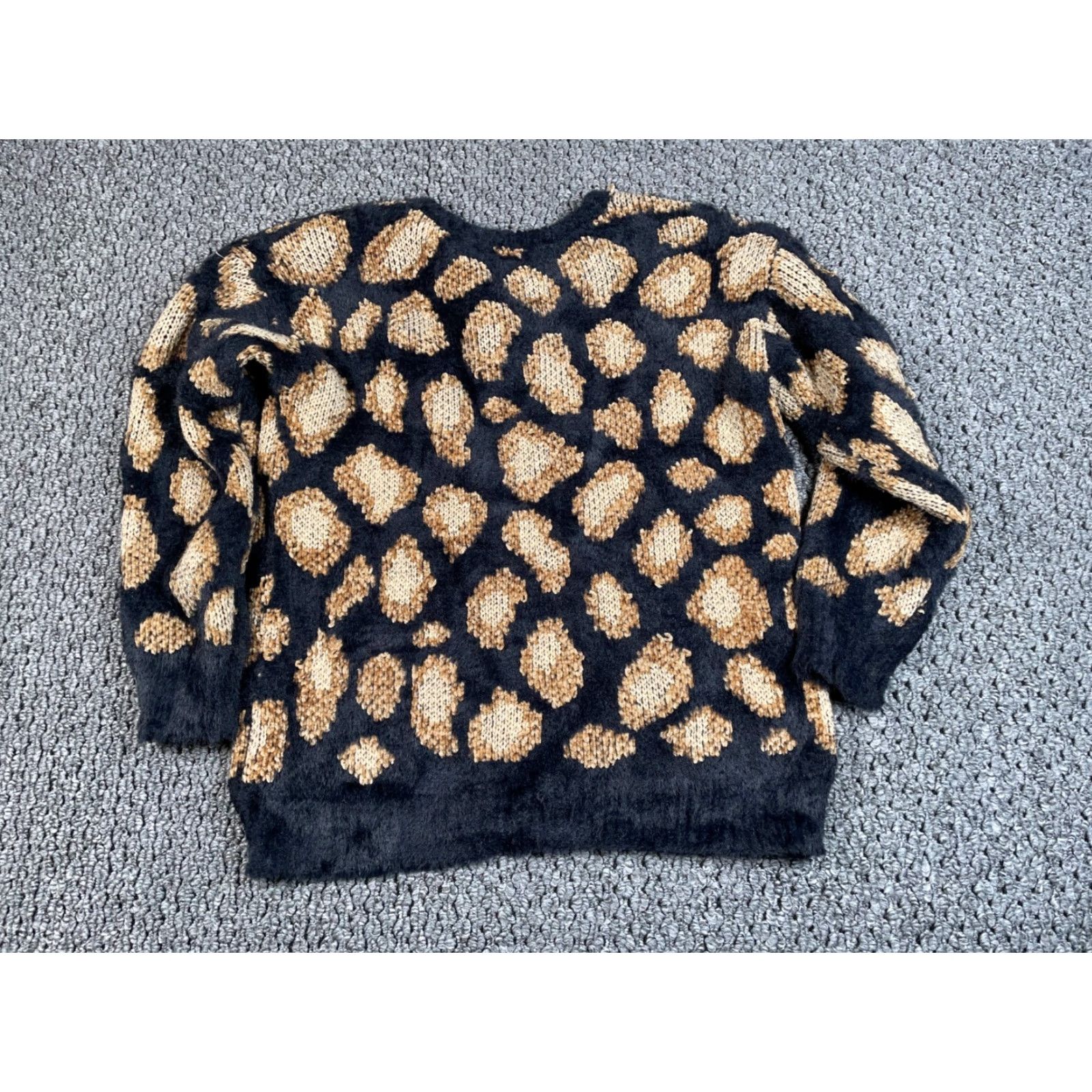 Michael Kors Michael Kors Plush Animal Pattern Sweater Women's Medium Black Jacquard Knit Size M / US 6-8 / IT 42-44 - 2 Thumbnail