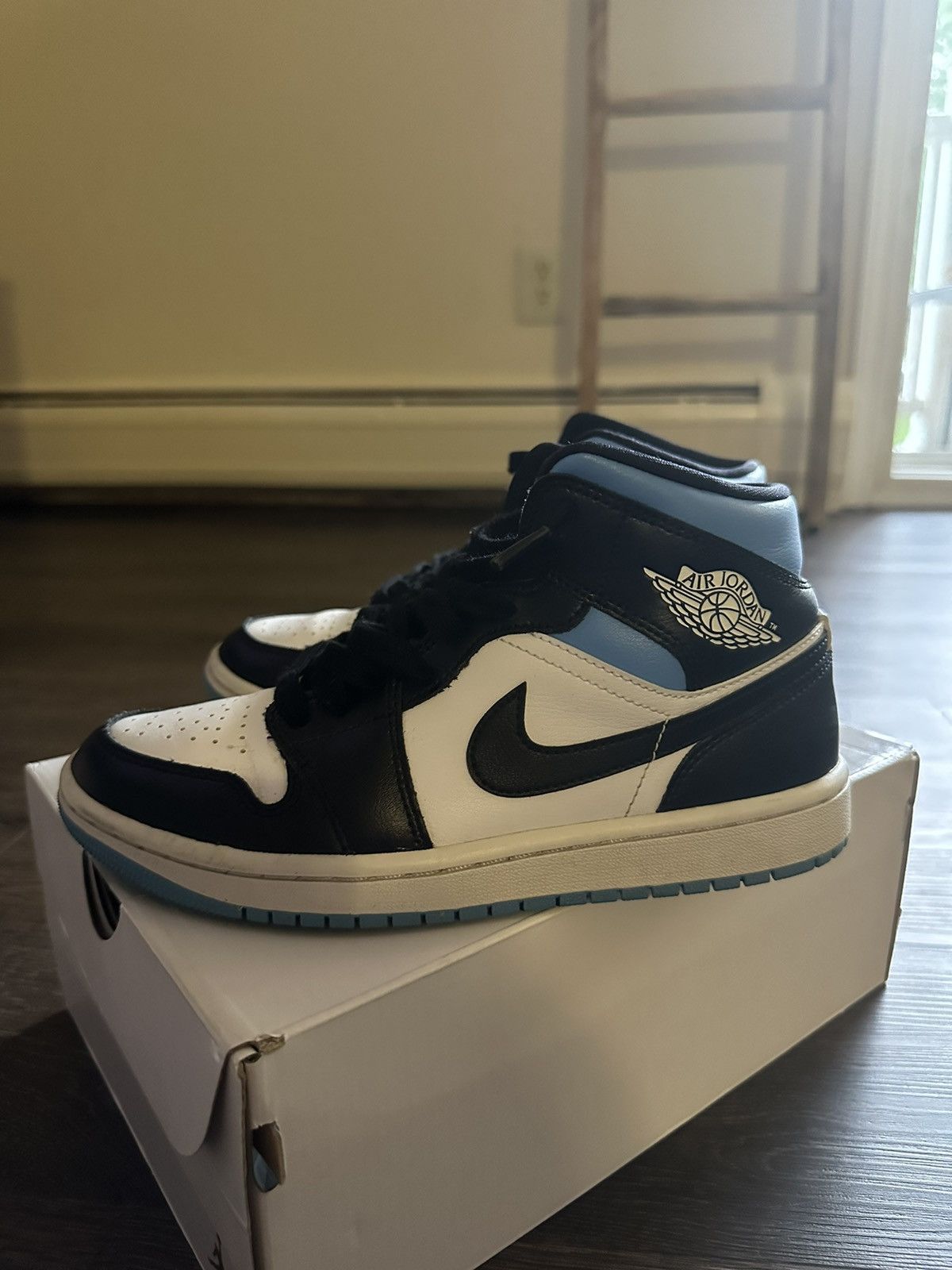 Nike Jordan 1 mid university blue Size US 7 / IT 37 - 4 Thumbnail