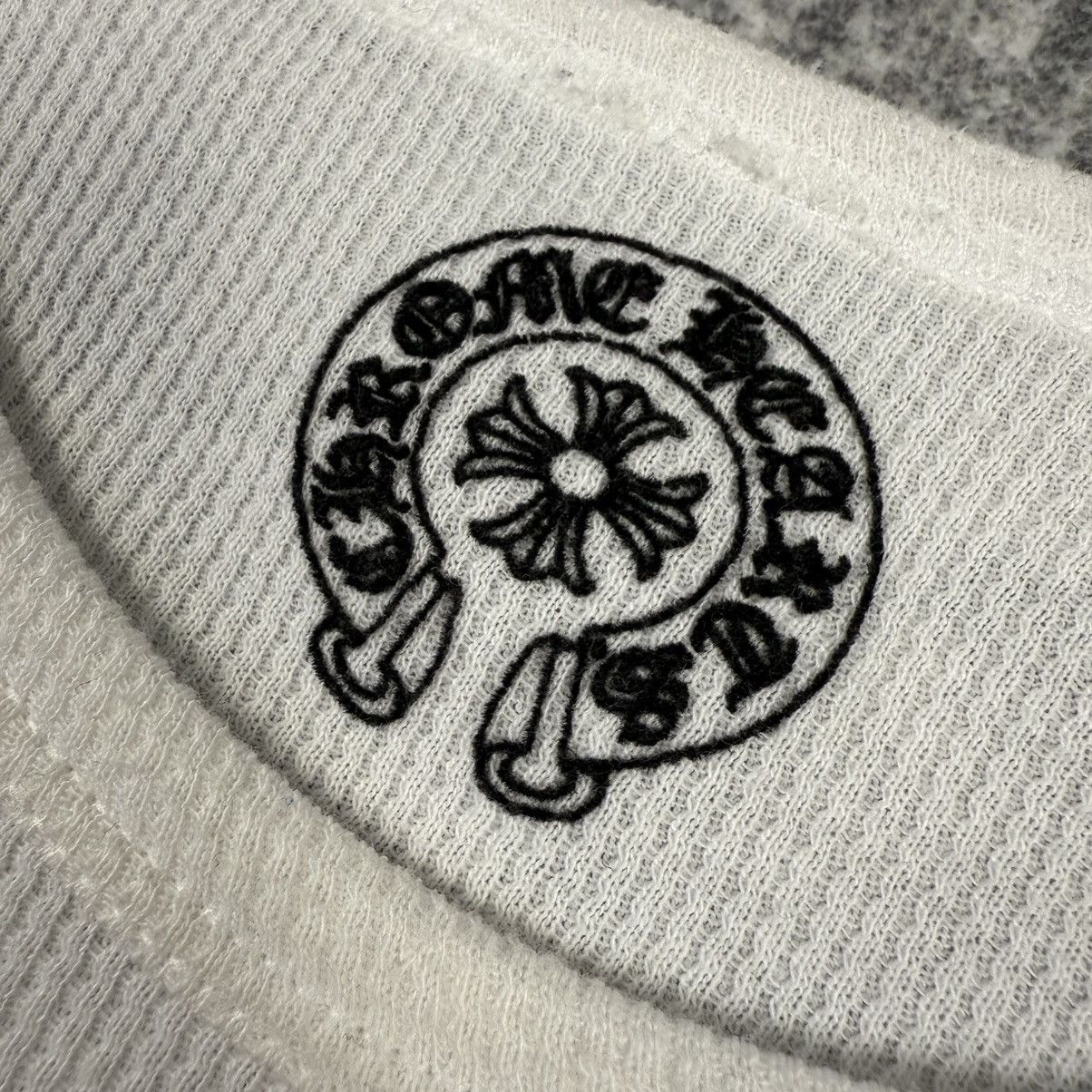 Chrome Hearts Chrome Hearts Horseshoe Cross Scroll Thermal ‘White’ L/S Size US M / EU 48-50 / 2 - 9 Thumbnail
