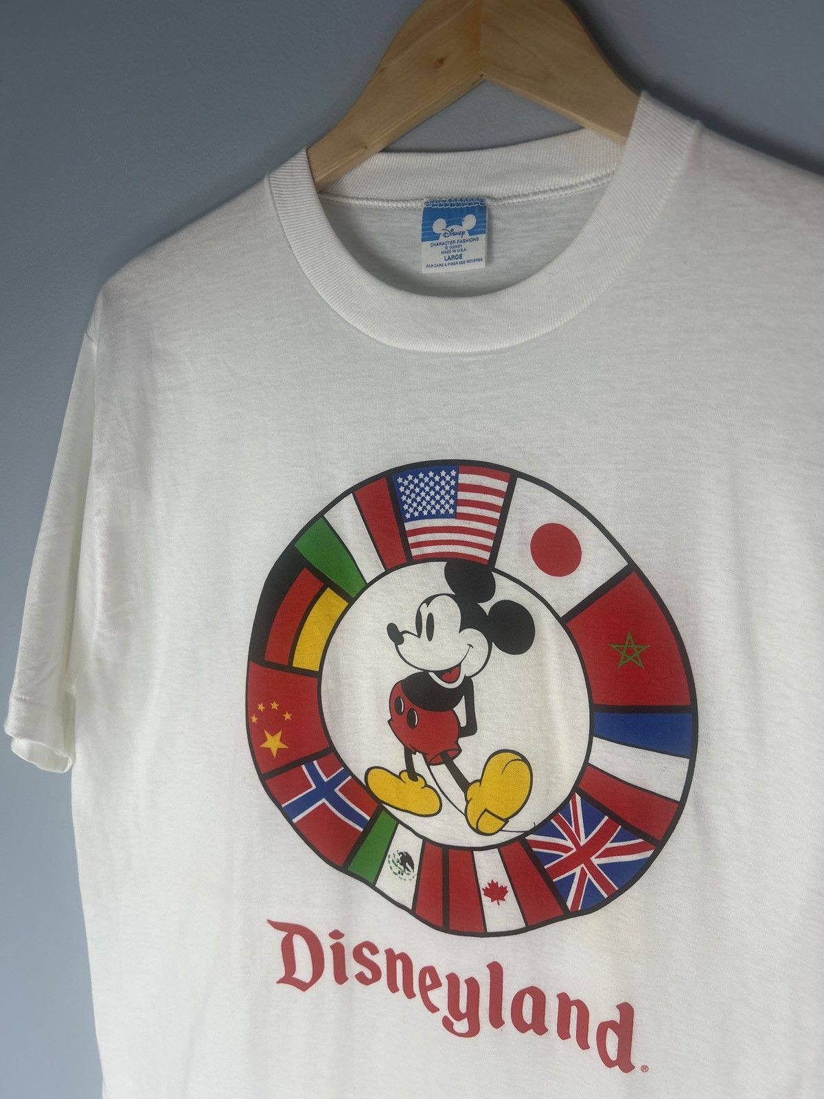 Disney Vintage 90s Mickey Mouse Disneyland International Tee Size US L / EU 52-54 / 3 - 2 Thumbnail