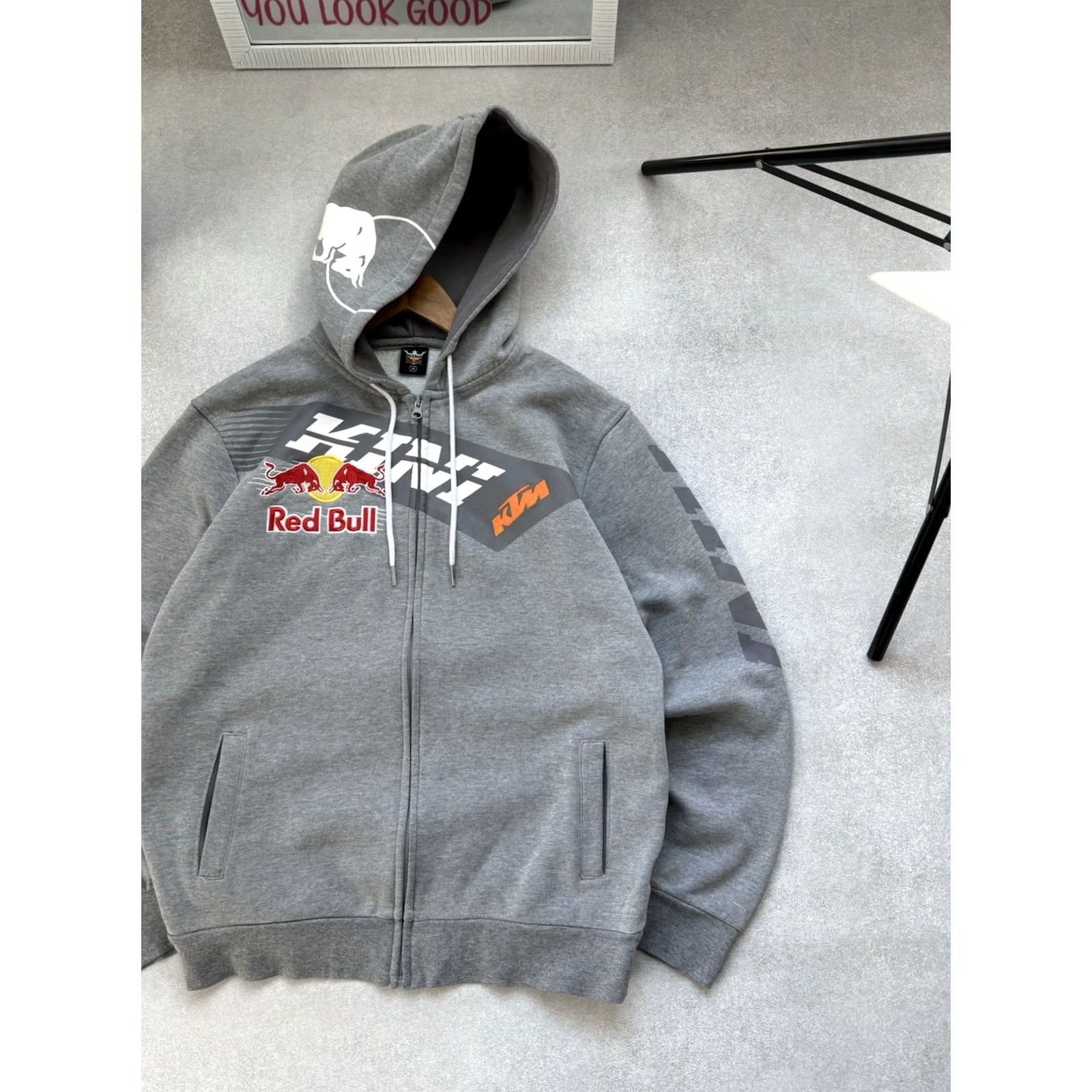 Vintage RED BULL KTM ZIP HOODIE GRAY MOTORRAD Y2K STREETWEAR JACKET HOODED Hoodie Mens L Gray Racing KTM Red Bull Jacket Sports Motorcycle Zip Hooded Size US L / EU 52-54 / 3 - 4 Thumbnail