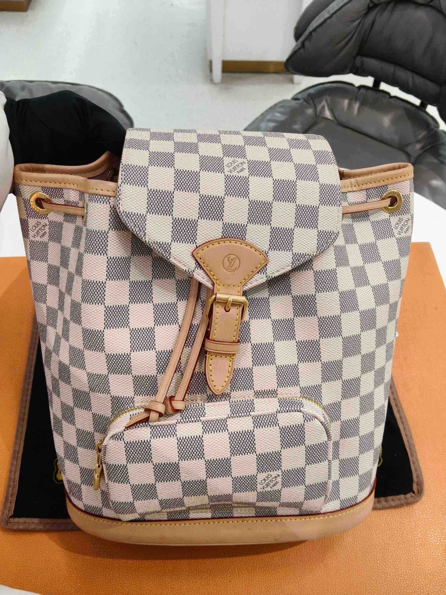 Louis Vuitton Pre-loved Bag Very good condition Size ONE SIZE - 1 Thumbnail