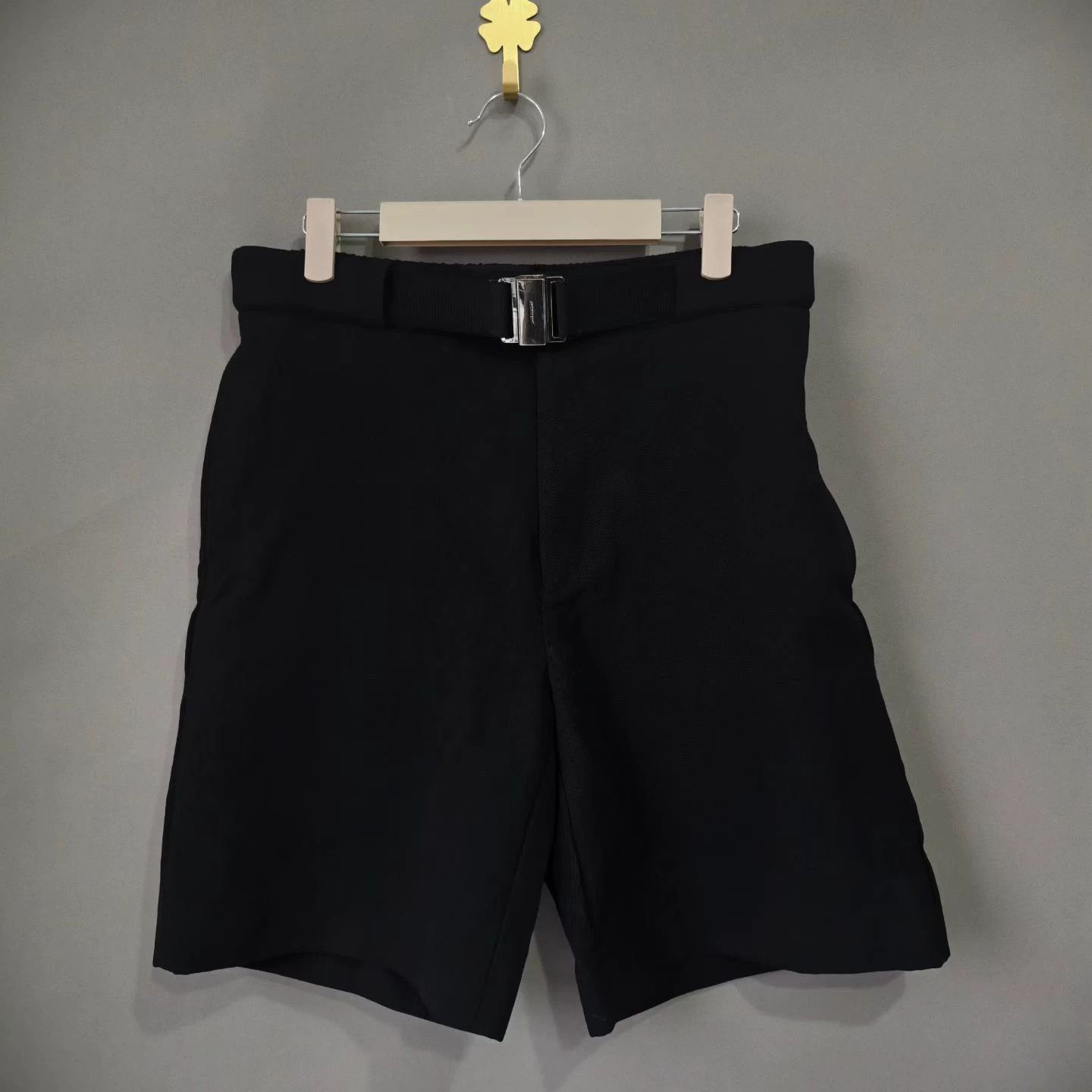 Givenchy Givenchy Solid Logo Buckle Elastic Waist Casual Shorts 48 Size US 32 / EU 48 - 1 Thumbnail