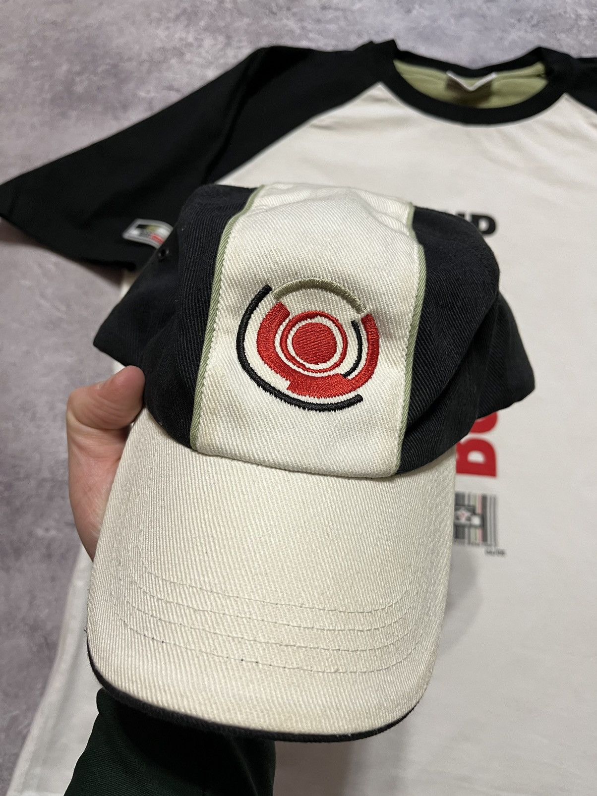 Honda Two Items Jason Button Bar Formula Uno T shirt and cap Size US L / EU 52-54 / 3 - 9 Thumbnail