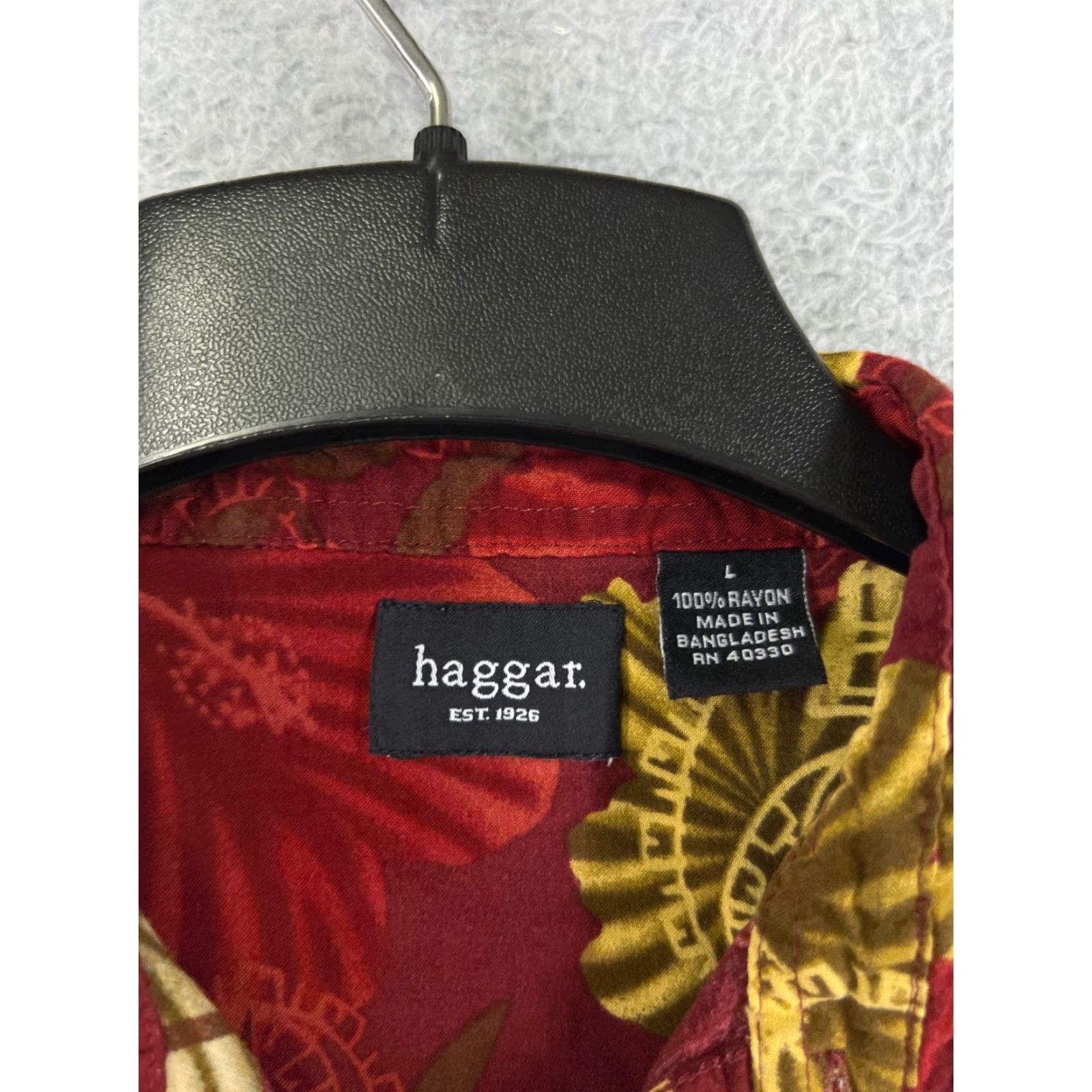 Haggar Haggar Mens Red Floral Hawaiian Hibiscus Tribal Print 100% Rayon Shirt Large Button-Up Casual Resort Luau Aloha 90s Womens? Size US L / EU 52-54 / 3 - 3 Thumbnail
