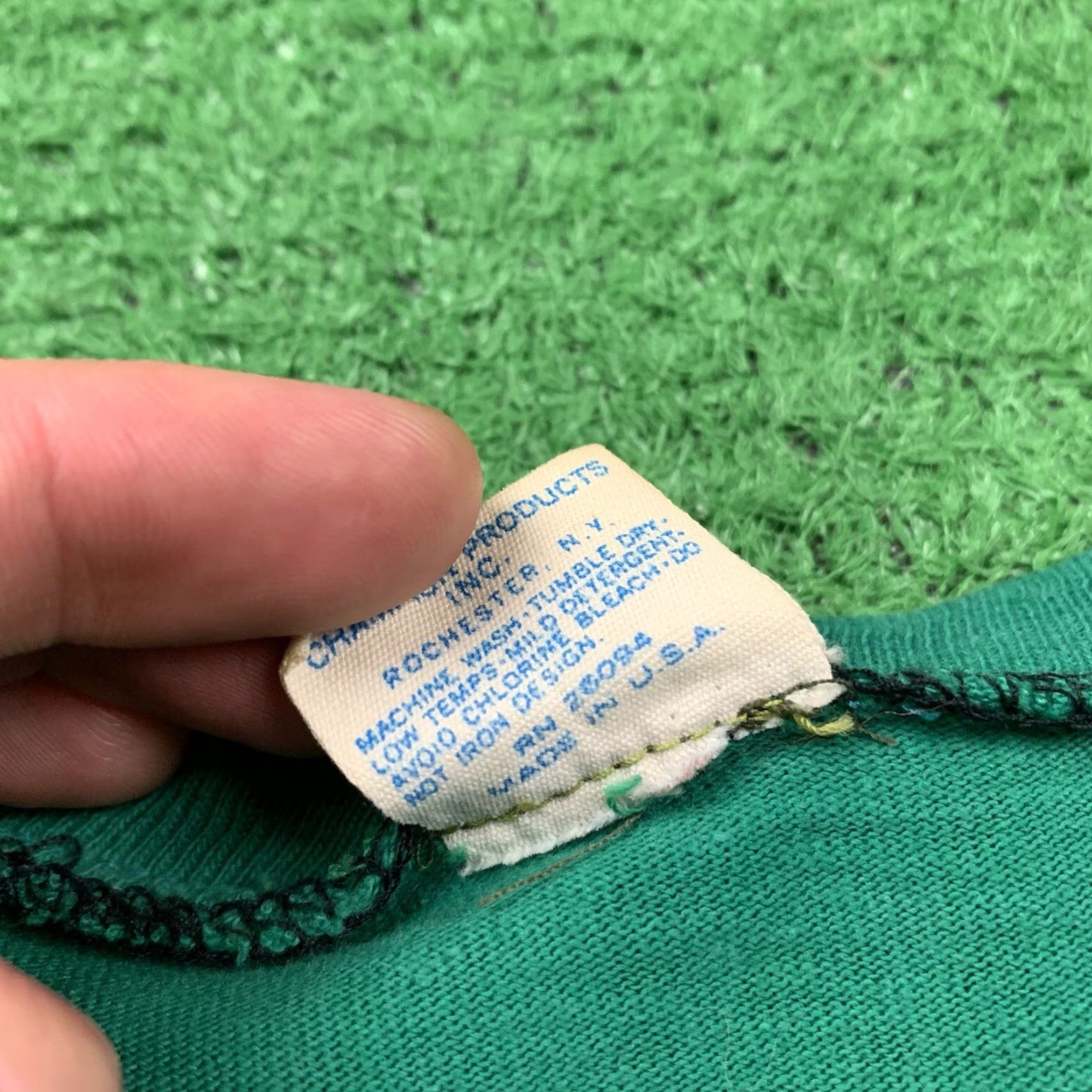 Nike VINTAGE Nike T Shirt Unisex 70s 70s Graphic Tee Green Cotton Logo USA Geisha Rap Hike Prefontaine OG Rare Stadium Size US L / EU 52-54 / 3 - 7 Thumbnail