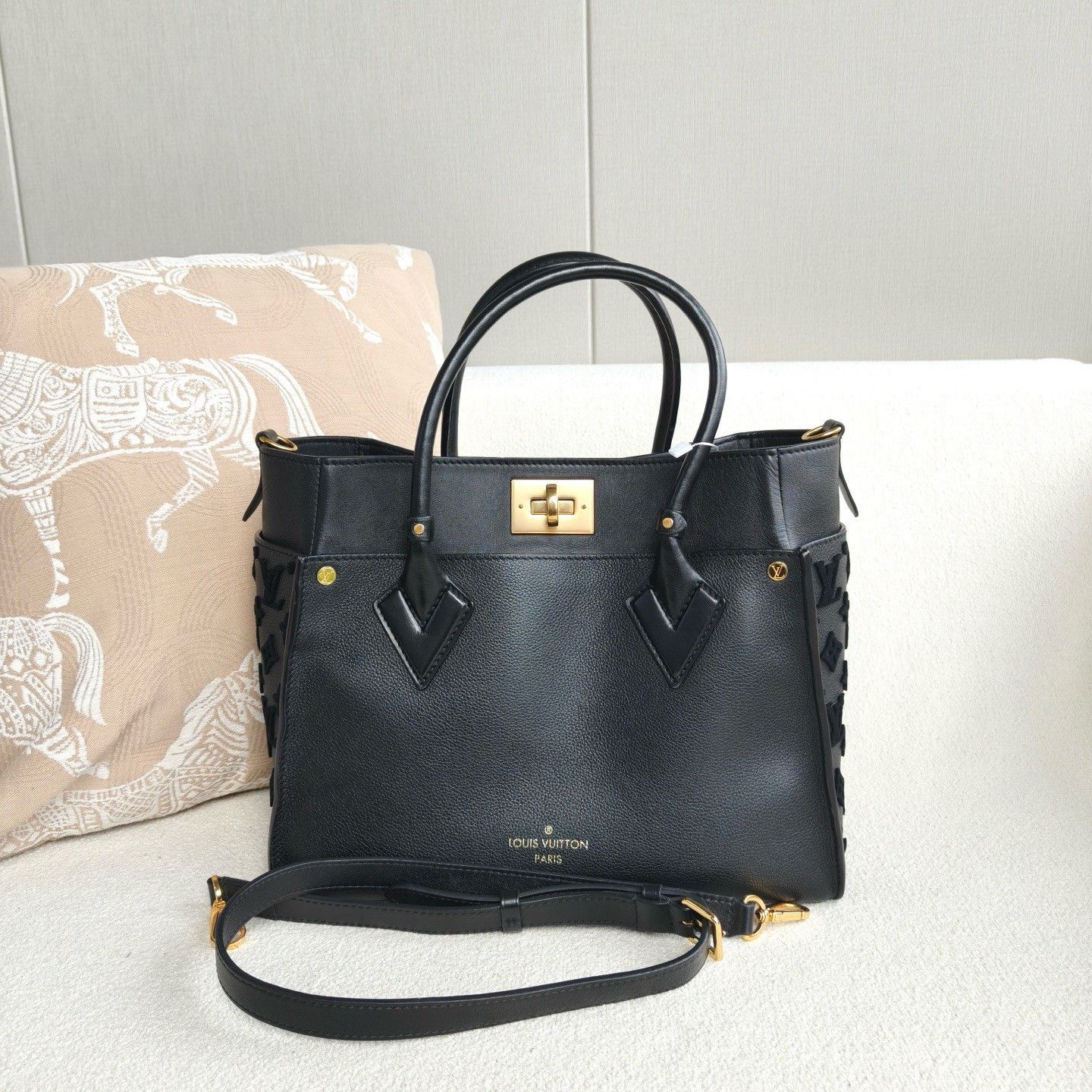 Louis Vuitton Pre-loved Bag Very good condition Size ONE SIZE - 1 Thumbnail
