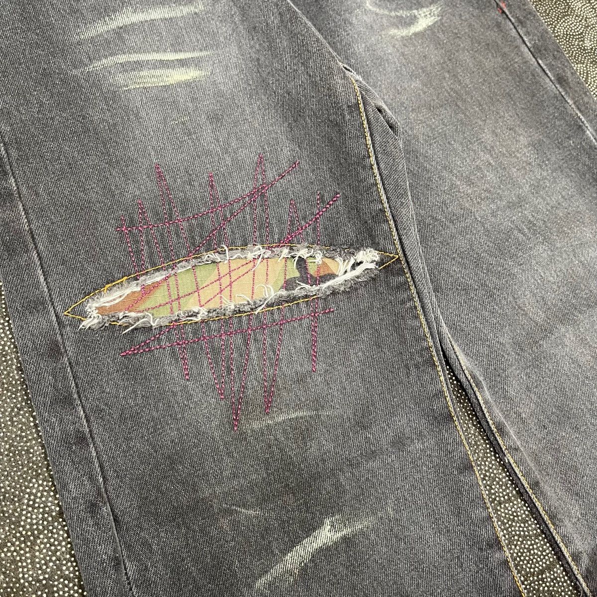 If Six Was Nine × KMRii × Takeo Kikuchi Takeo Kikuchi Sashiko Painter Charcoal Denim Jeans Size US 29 - 4 Thumbnail