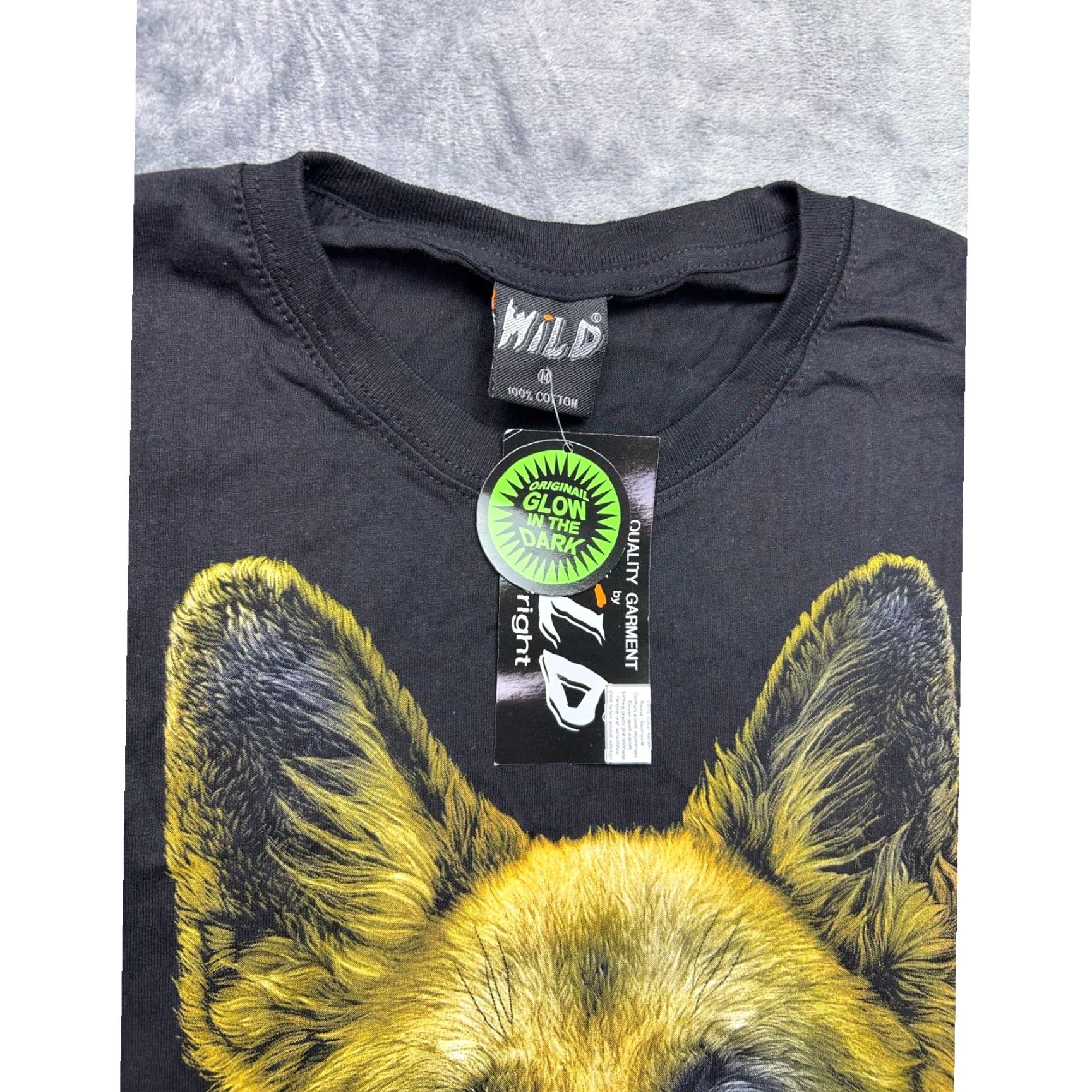 Vintage VINTAGE 90s The Mountain Wild German Shepherd Glow In The Dark T Shirt Mens M Size US M / EU 48-50 / 2 - 3 Thumbnail