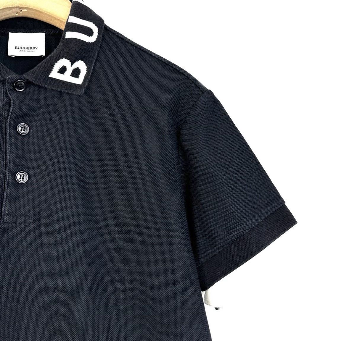 Burberry Burberry / Black Polo Shirt with Neck Logo Print K12 Size US S / EU 44-46 / 1 - 5 Thumbnail