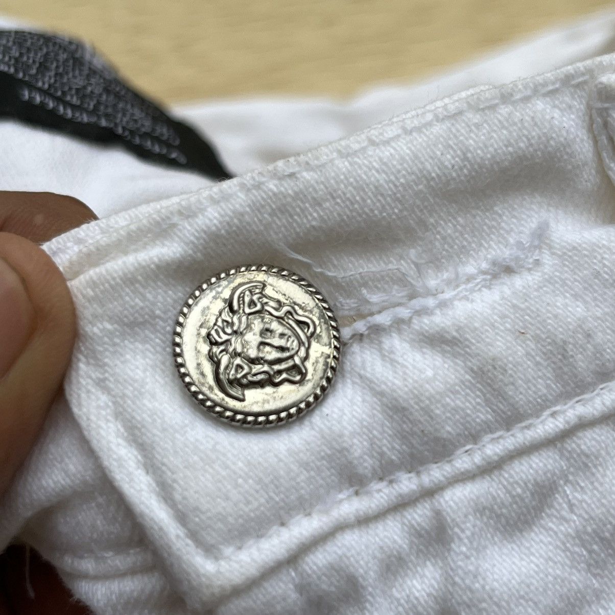 Versace Jeans Couture VERSACE JEANS COUTURE MEDUSA PATCH DENIM BAGGY FIT Size US 28 / EU 44 - 8 Thumbnail