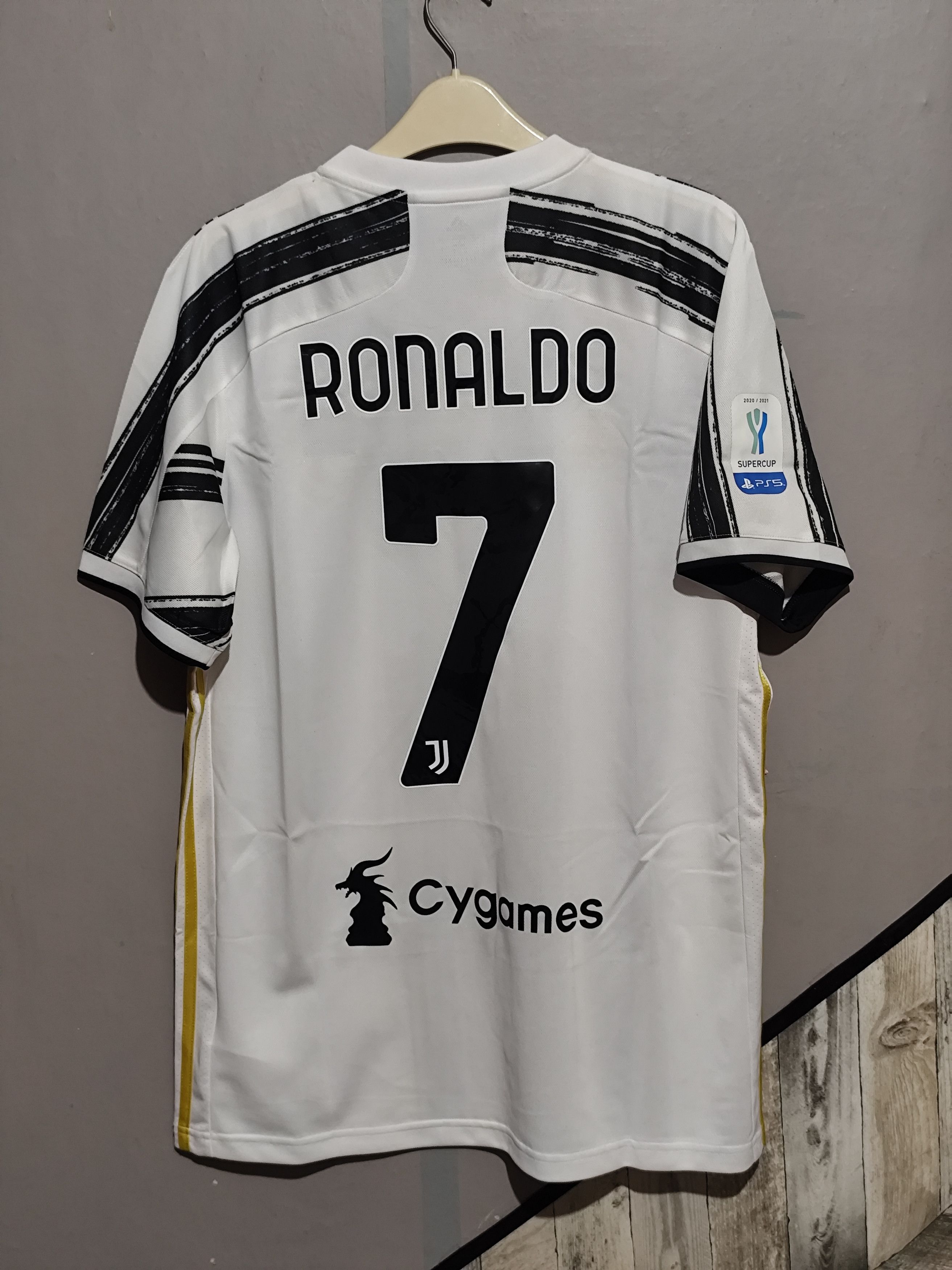 Adidas Adidas x Juventus #7 Cristiano Ronaldo 2020/2021 Home Jersey Size US L / EU 52-54 / 3 - 19 Thumbnail