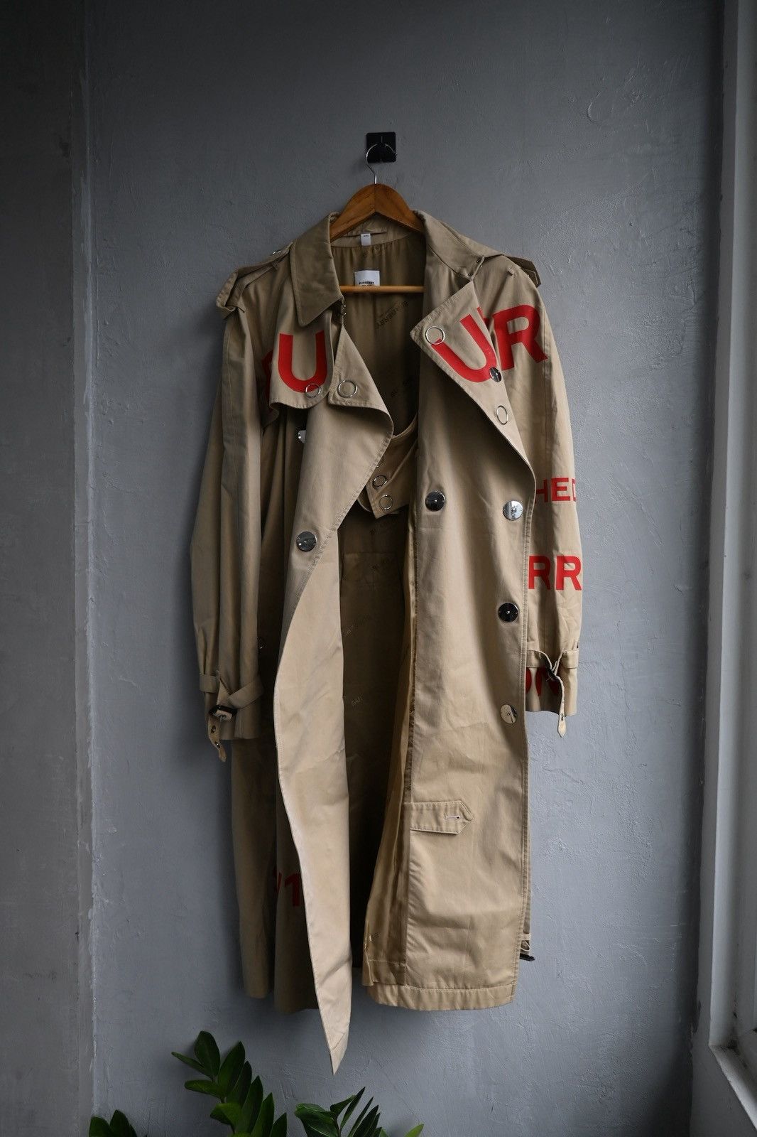 Burberry Burberry SS19 by R. Tisci horseferry garbadine trench coat Size US M / EU 48-50 / 2 - 6 Thumbnail