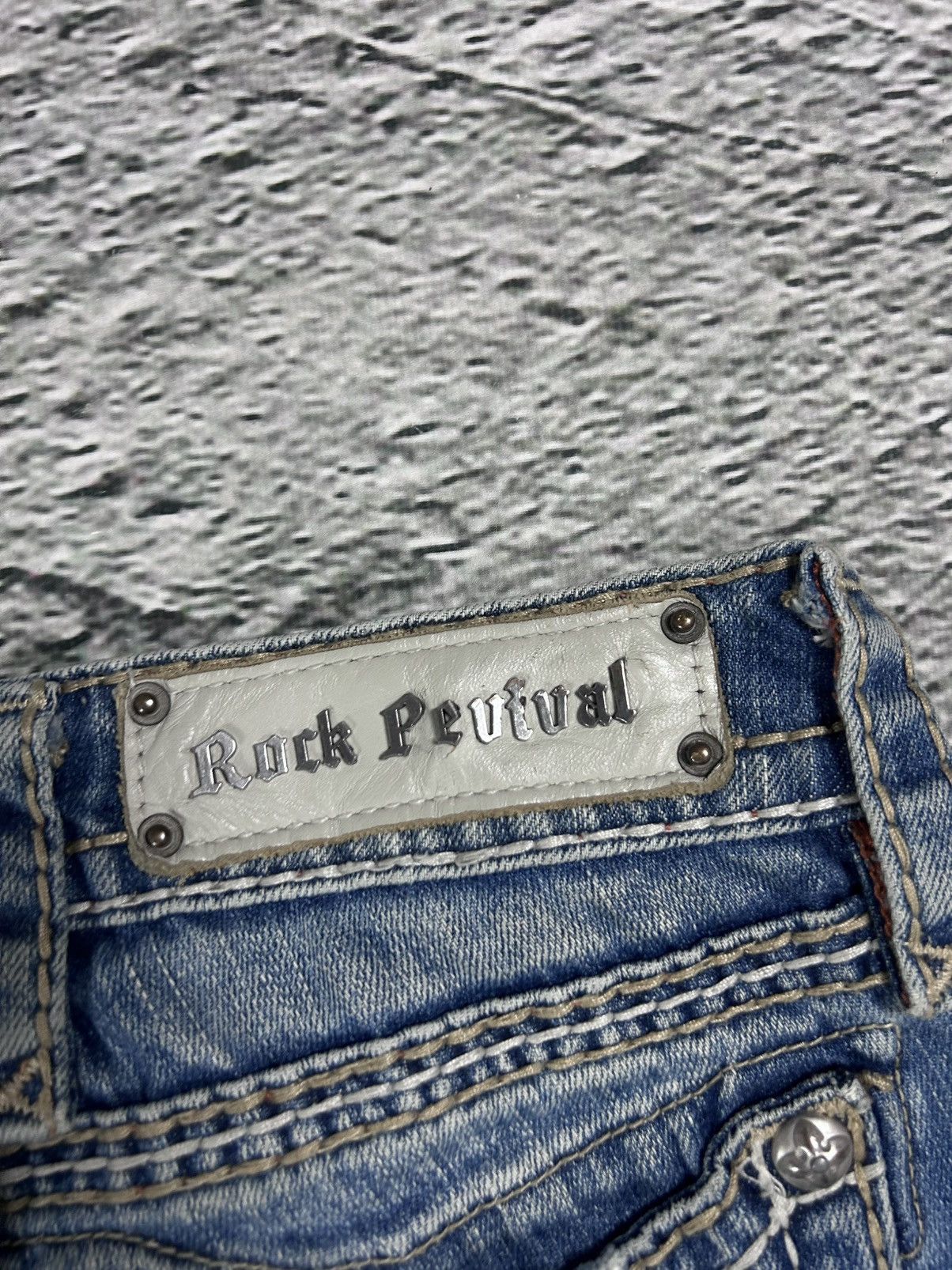 Rock Revival Rock Revival vintage light jeans leather patch Y2K flared Size 25" / US 0 / IT 36 - 5 Thumbnail