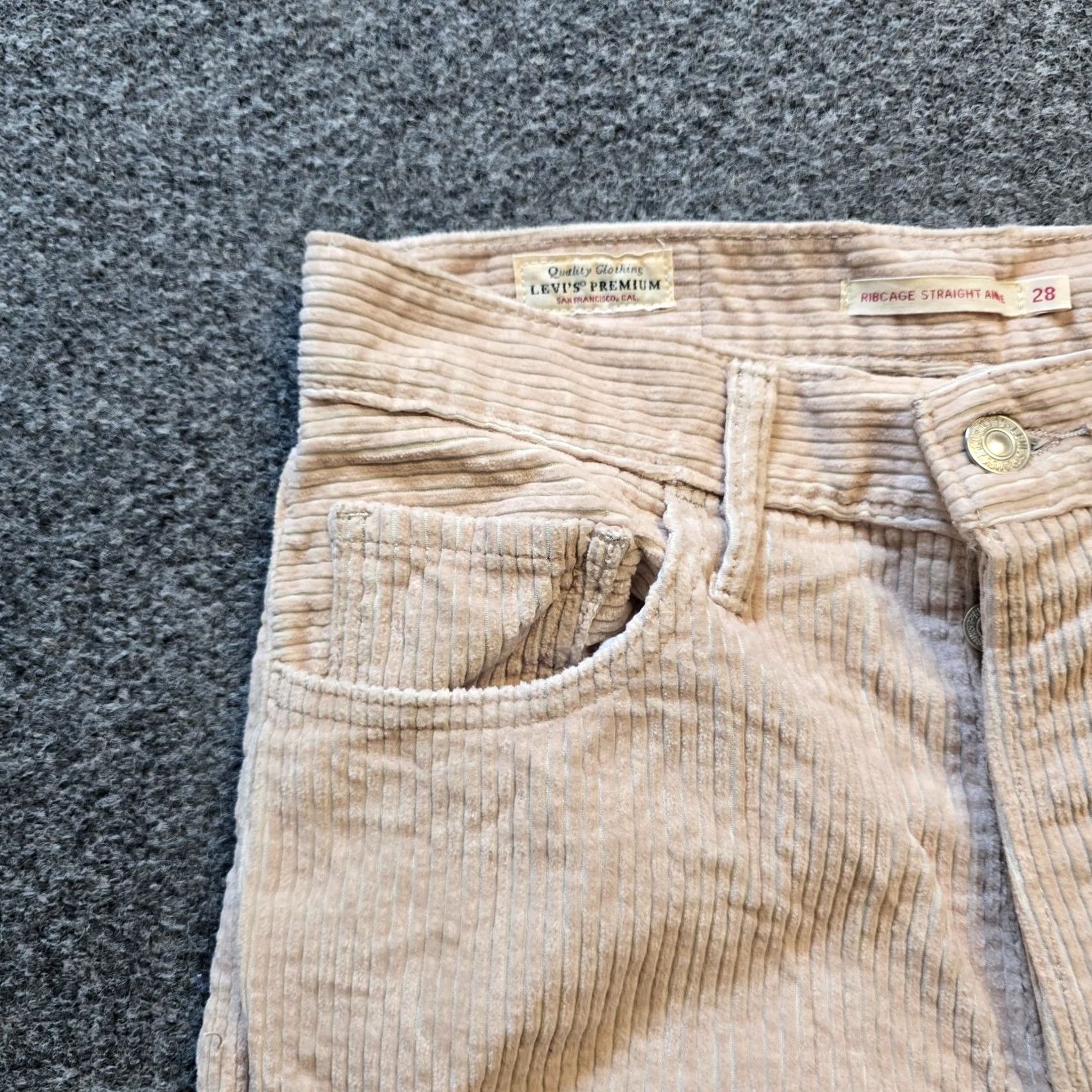 Levi's Levi's Pants Womens 28 Beige Wide Wale Ribcage Straight Ankle Buttonfly Casual 90s Style Regular Fit Cotton Corduroy Shoes Not Included Size 28" / US 6 / IT 42 - 3 Thumbnail