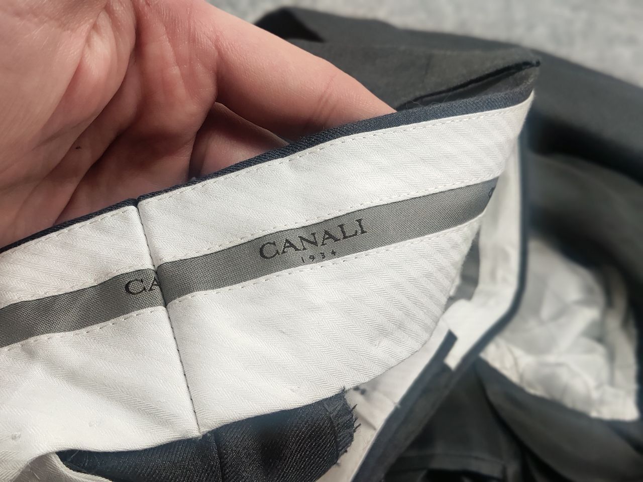 Canali Canali Italy Design 2 button Business Classic Suit Gray wool Size 50R - 22 Thumbnail